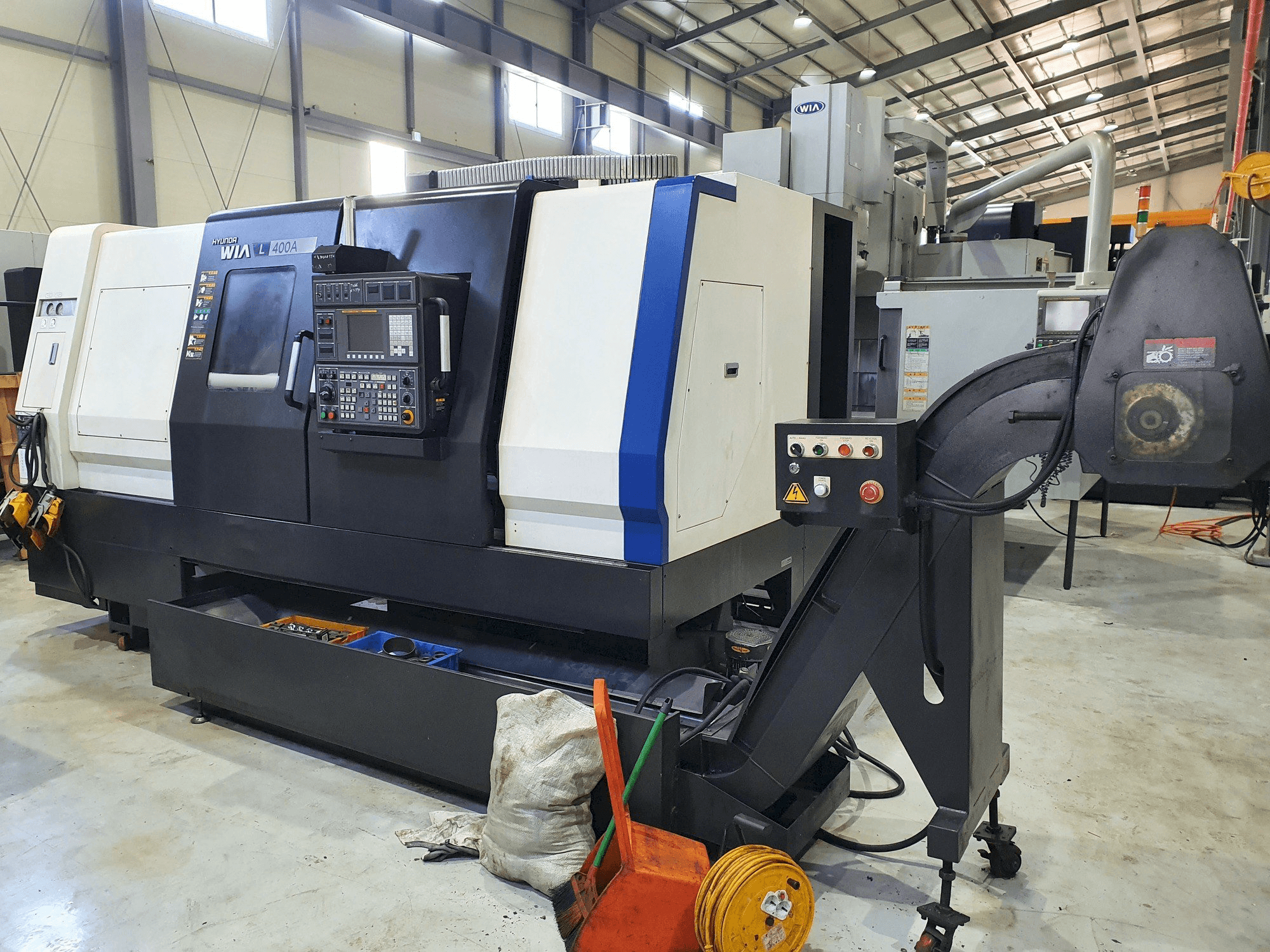 Vista frontale della macchina Hyundai Wia L400A