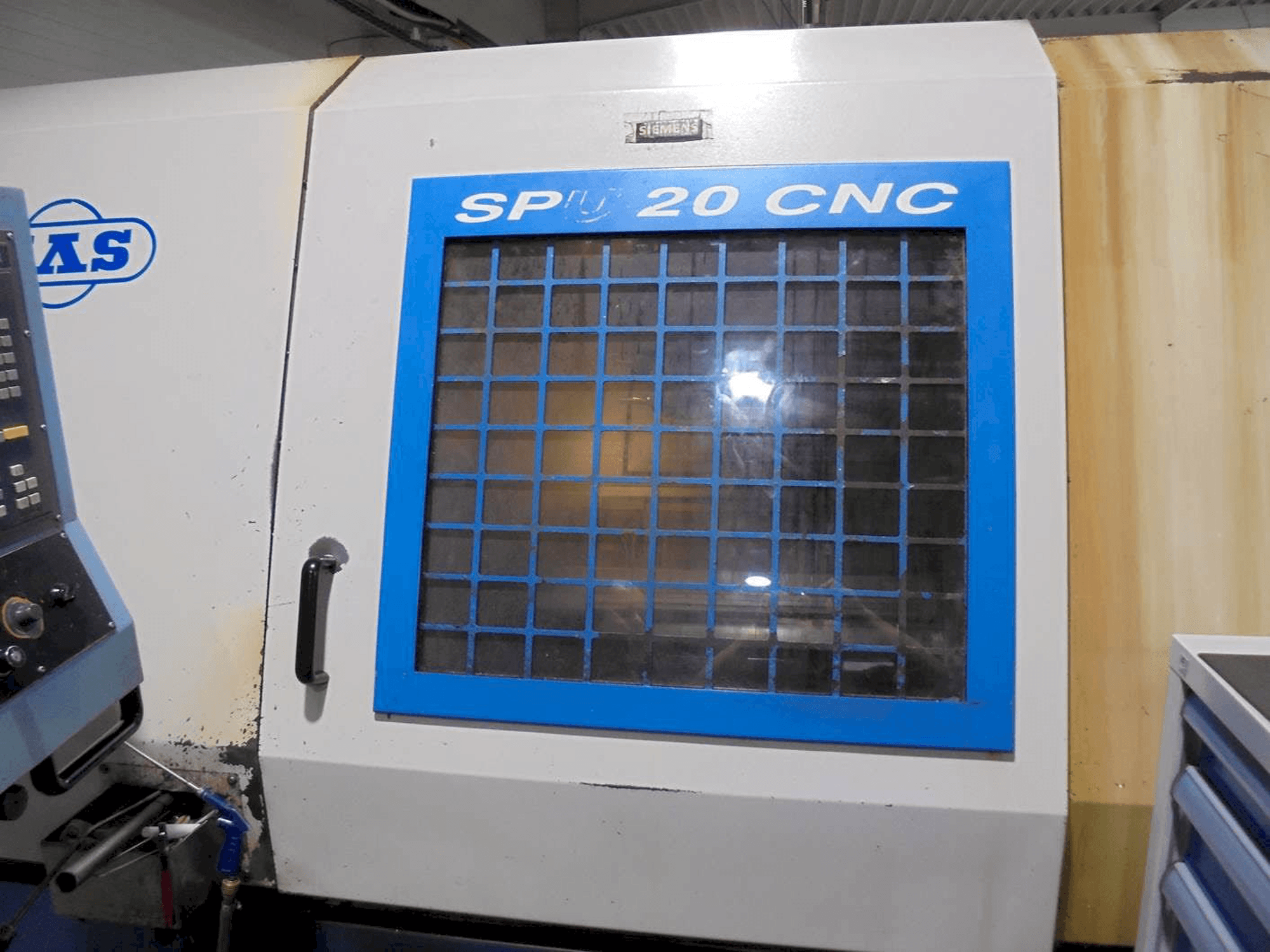 Vista frontale della macchina KOVOSVIT MAS SPU 20 CNC