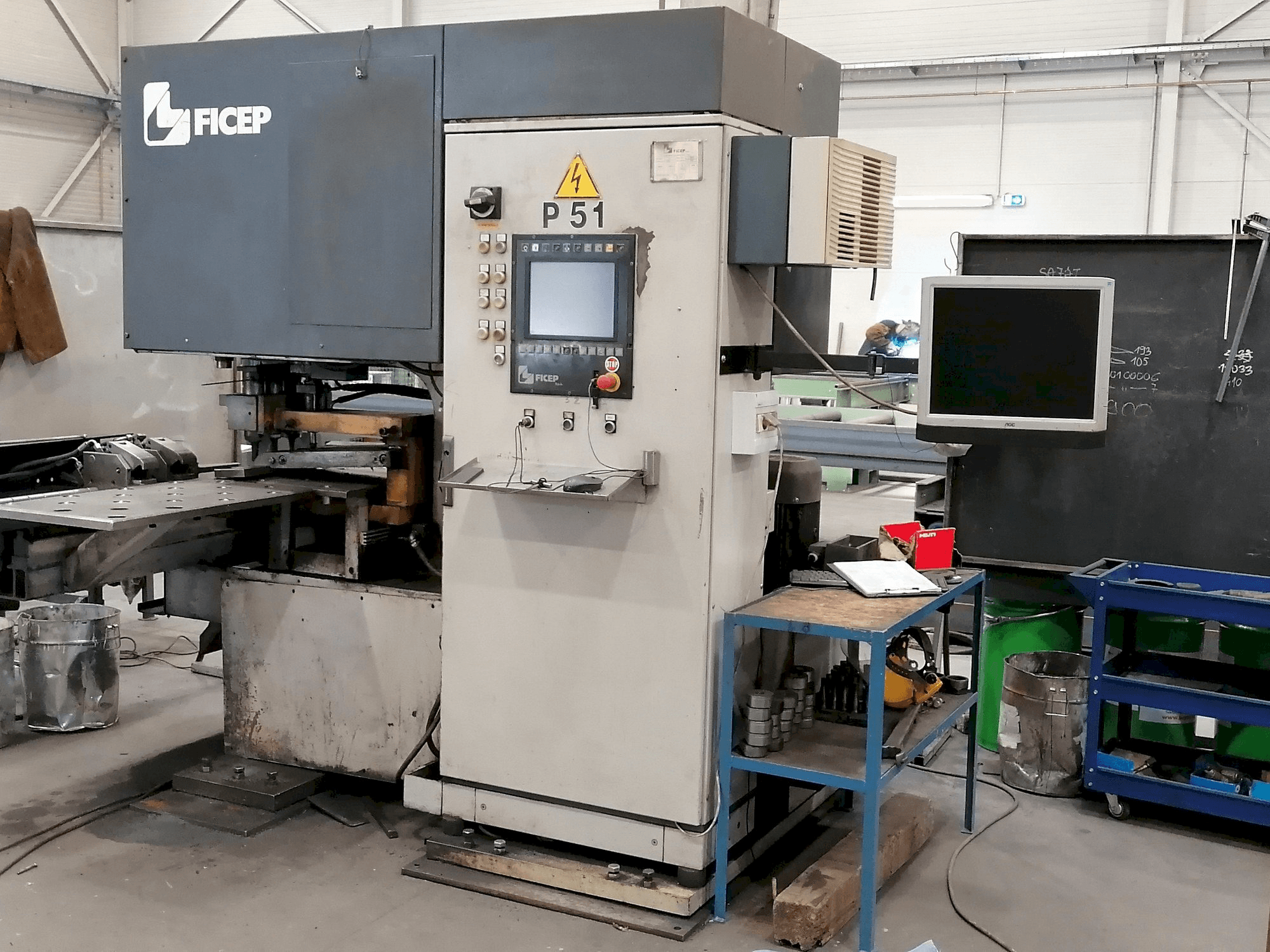 Vista frontale della macchina FICEP P51