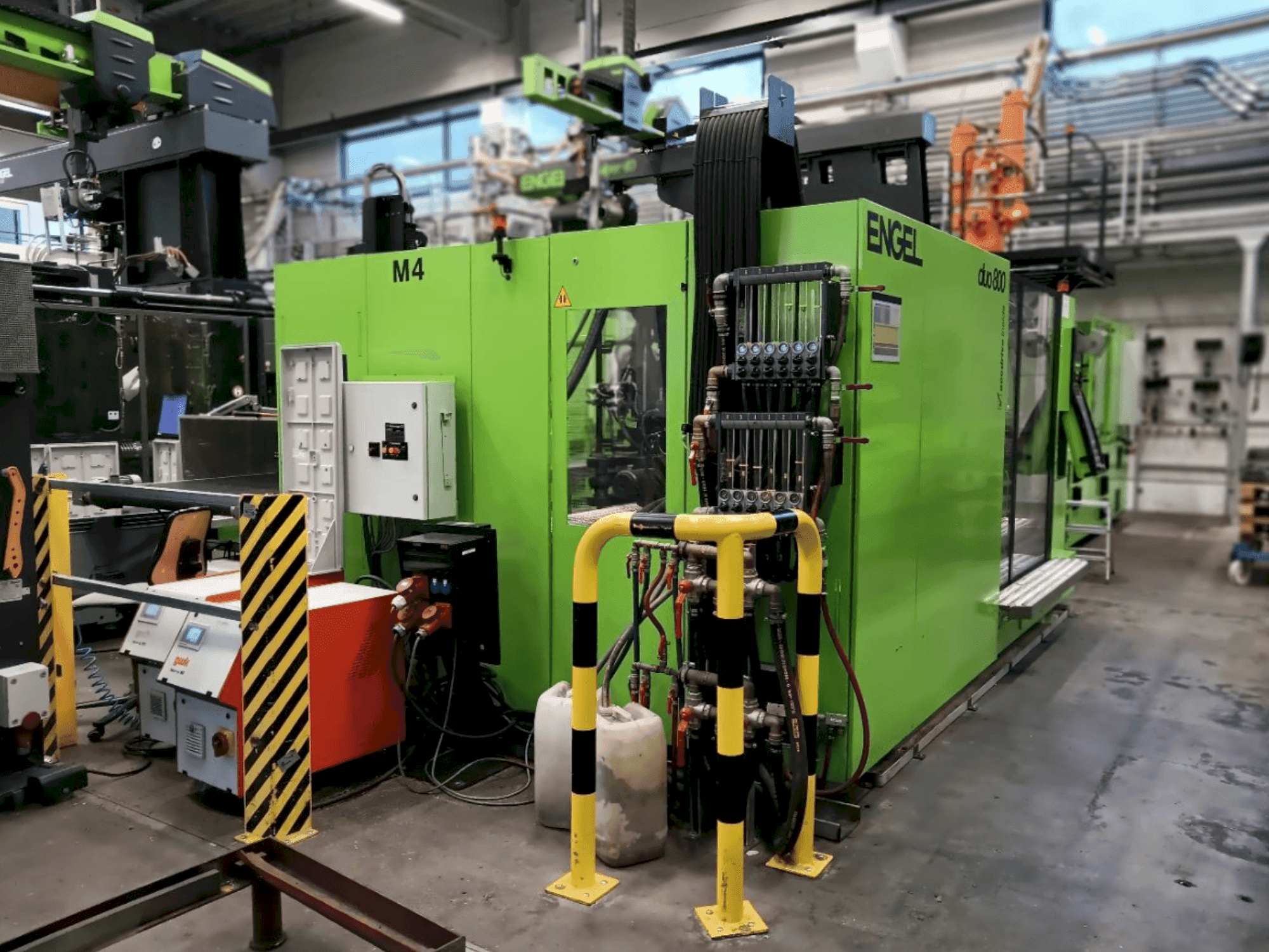 Vista lato sinistro della macchina Engel Duo 11050/800