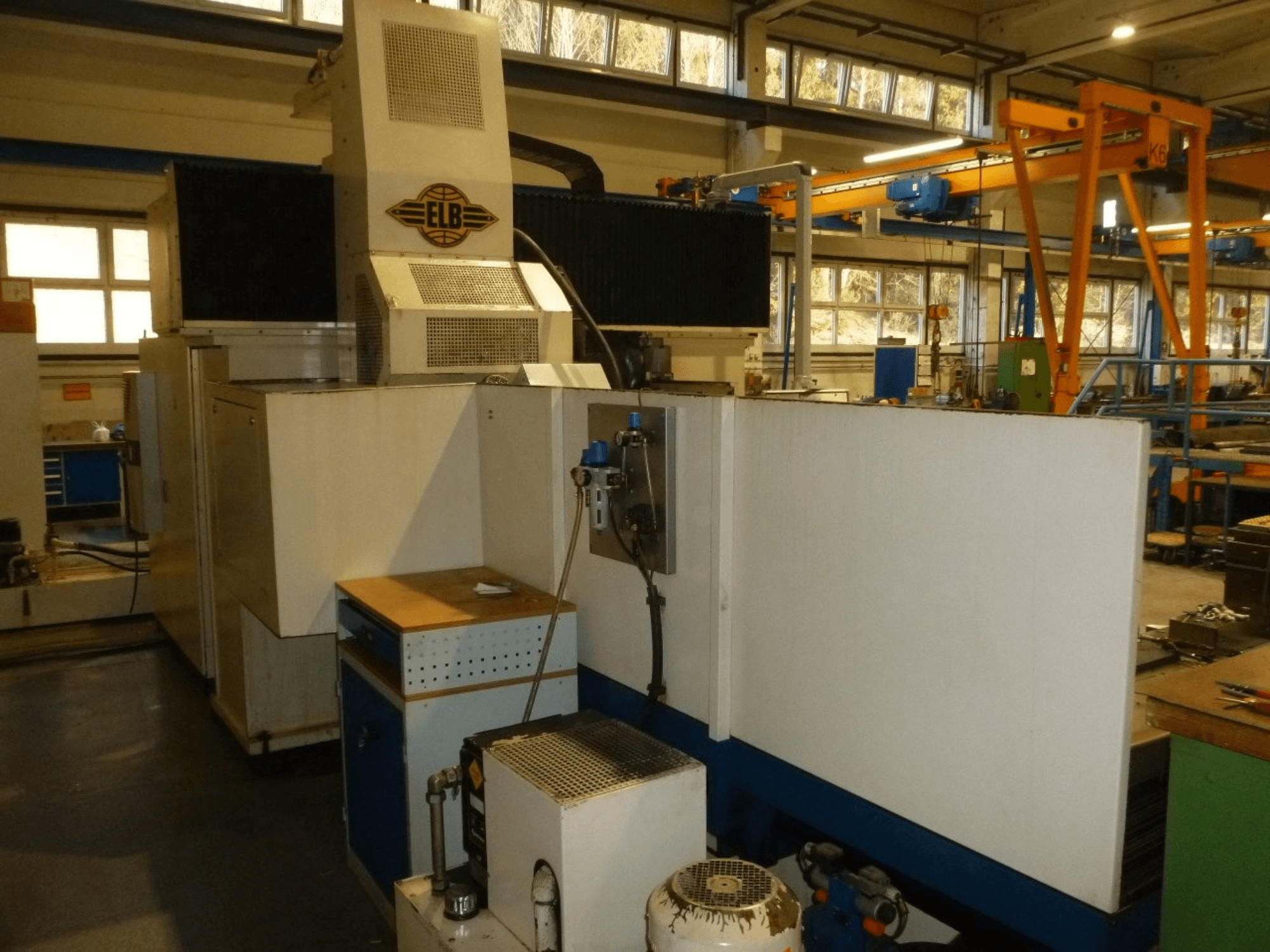 Levigatrice per superfici ELB SWP 225/125 SPS, vista frontale che mostra il pannello di controllo e le caratteristiche operative del progetto.