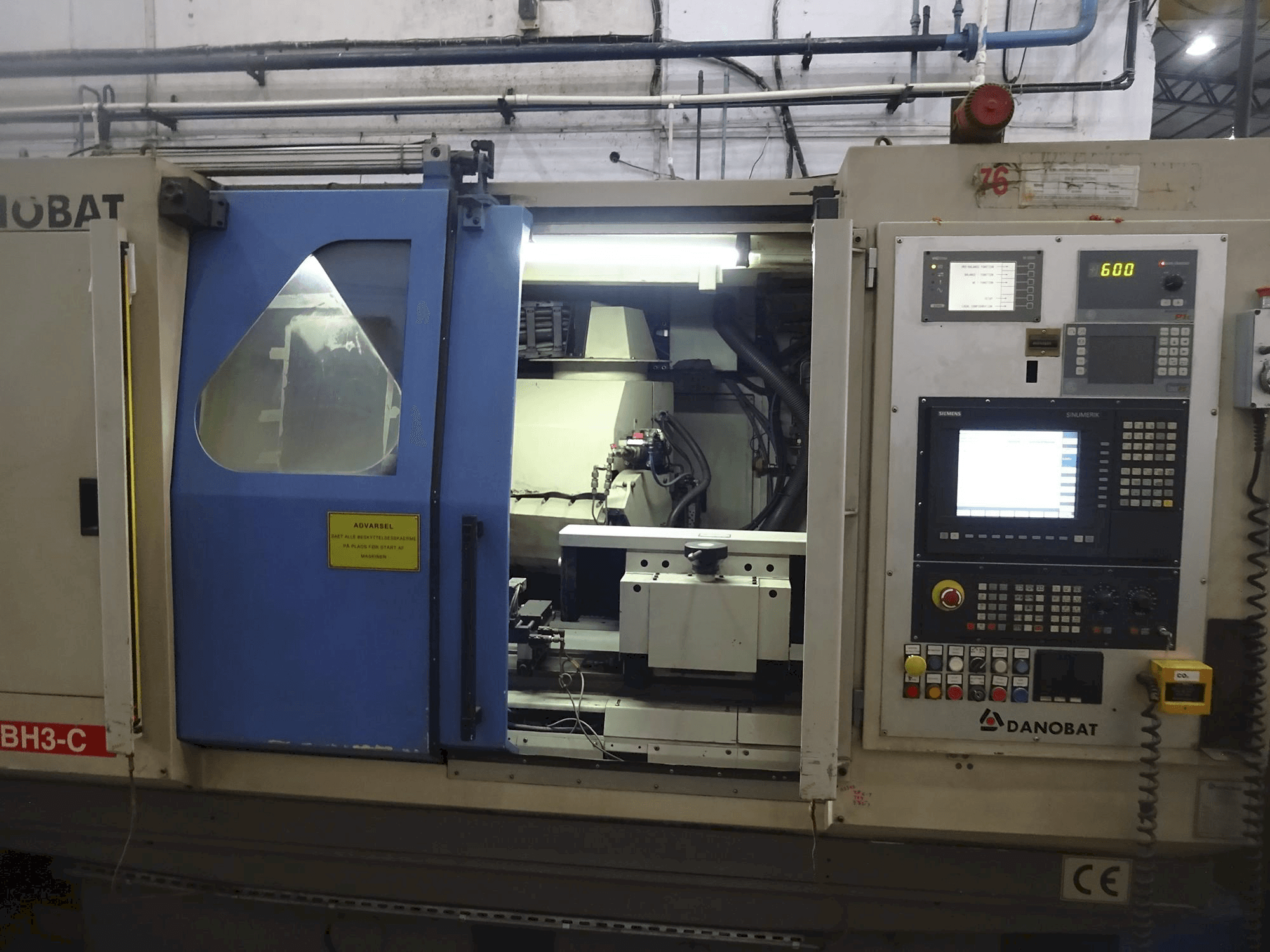 Vista frontale della macchina DANOBAT G-61-BH3-C