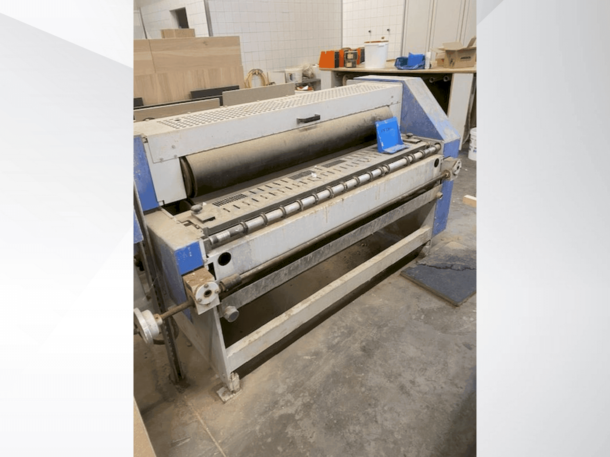 Vista frontale della macchina HYMMEN TLA