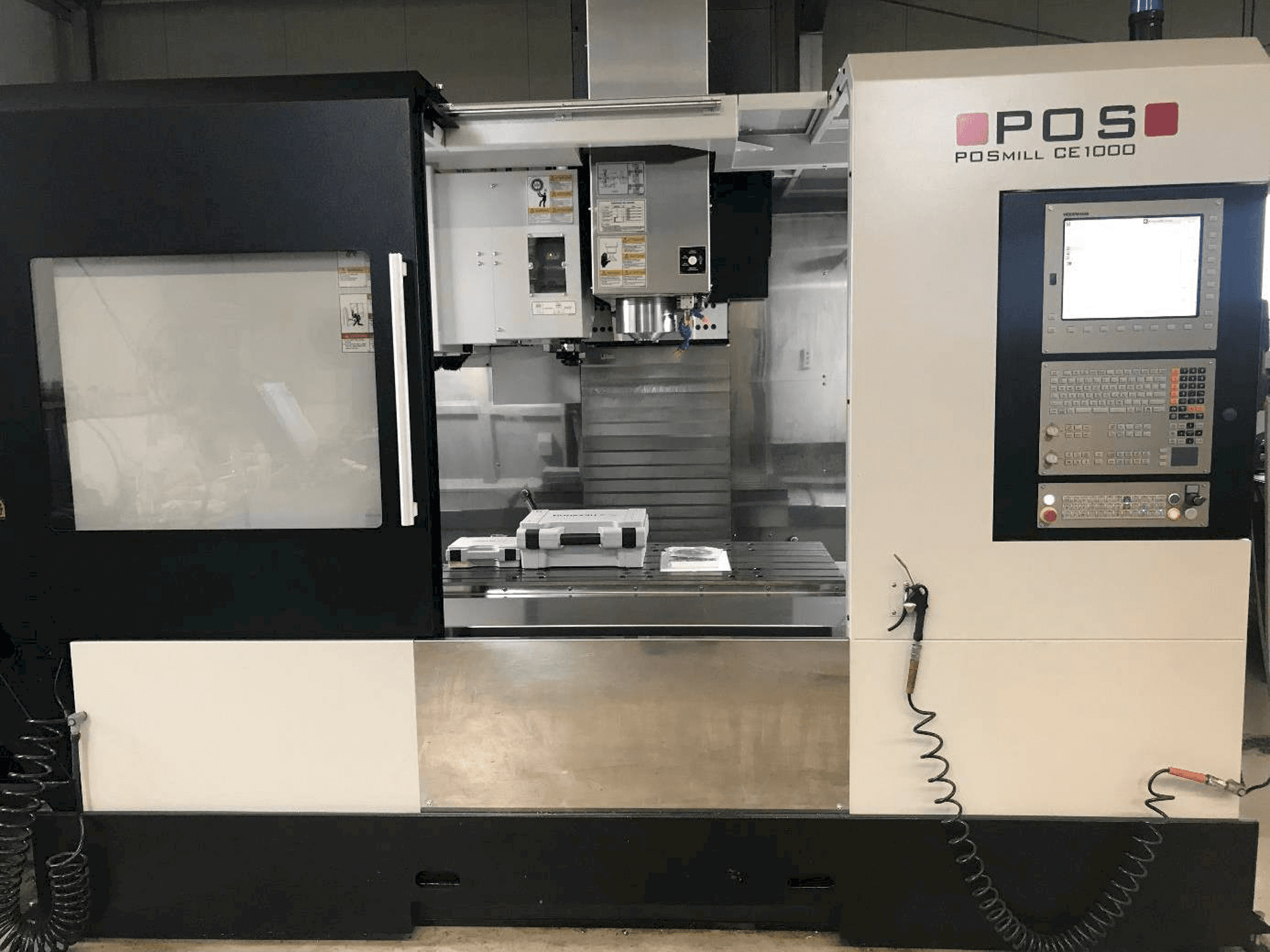 Vista frontale della macchina POSmill CE 1000