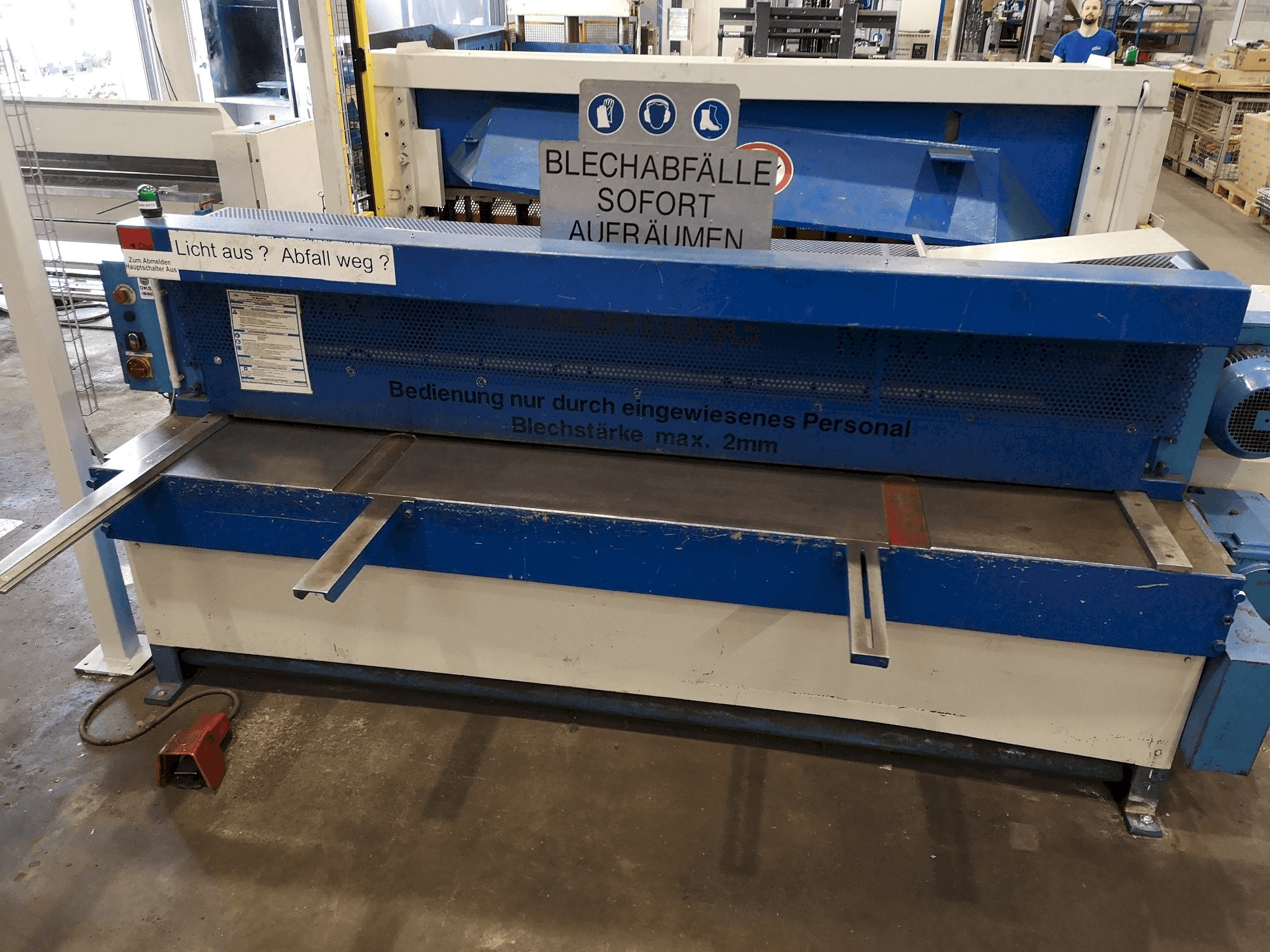 Vista frontale della macchina KNUTH KMT 2500/3