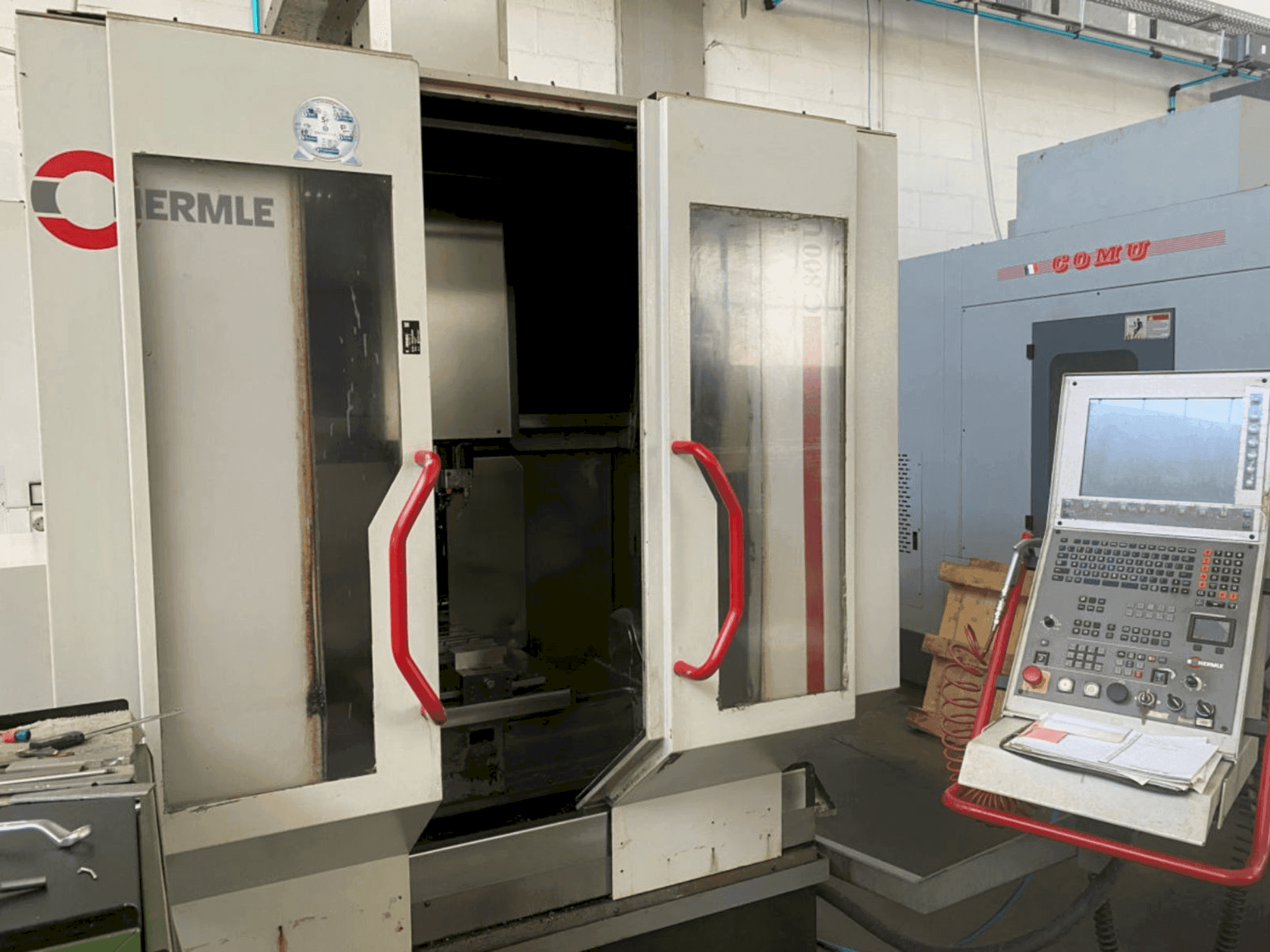 Vista frontale della macchina HERMLE C 800 U