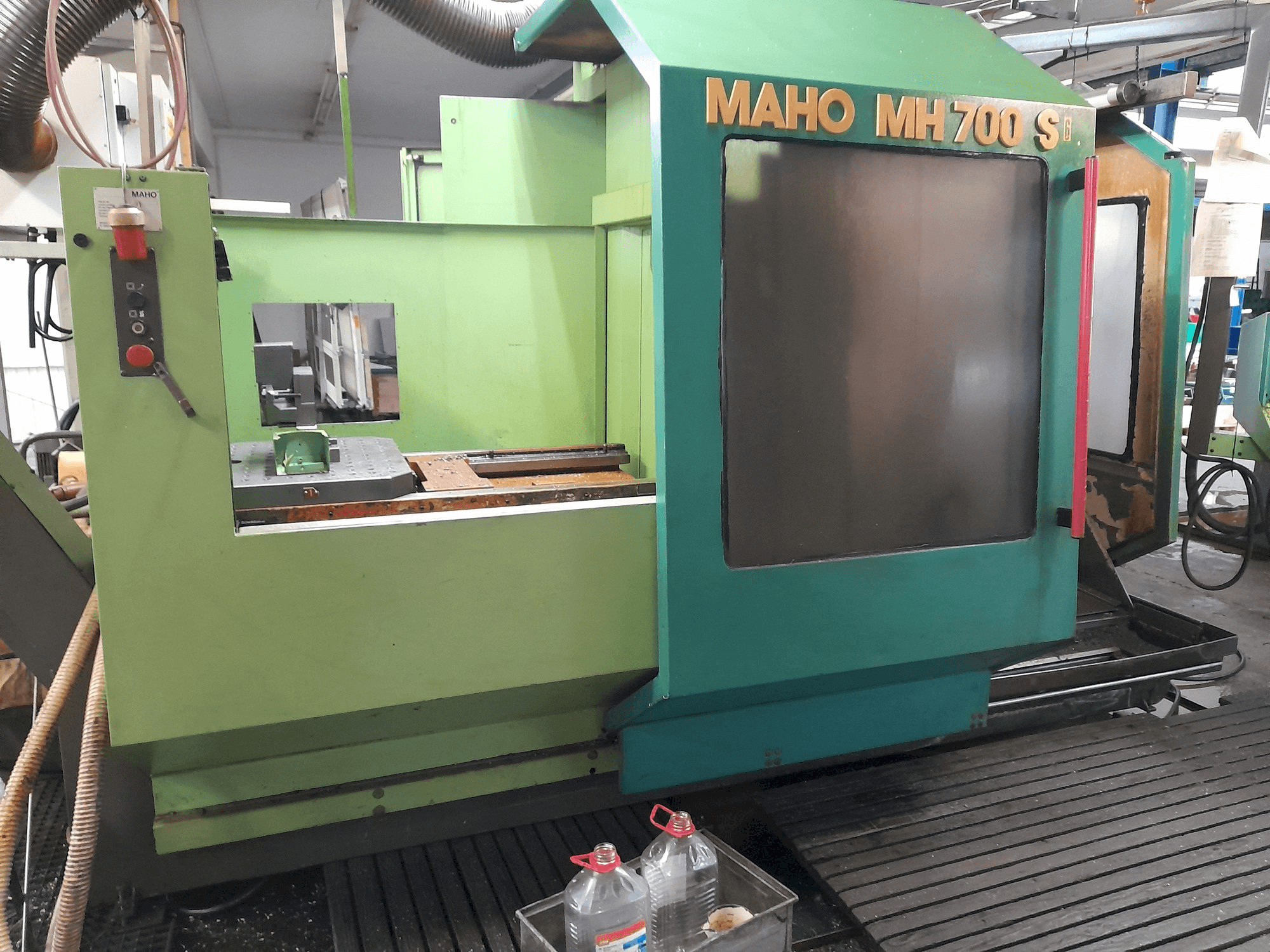 Vista laterale sinistra della macchina MAHO MH 700 S