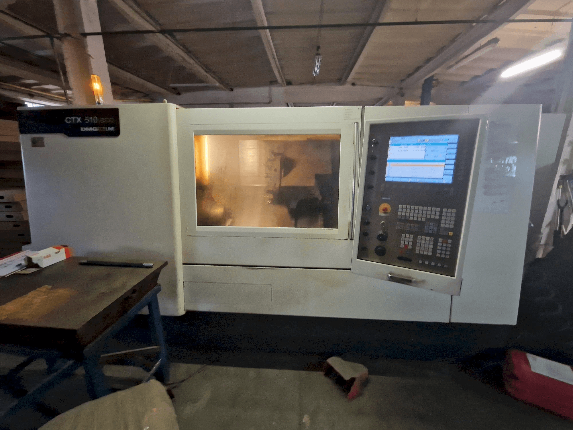 Vista frontale della macchina DMG CTX 510 eco
