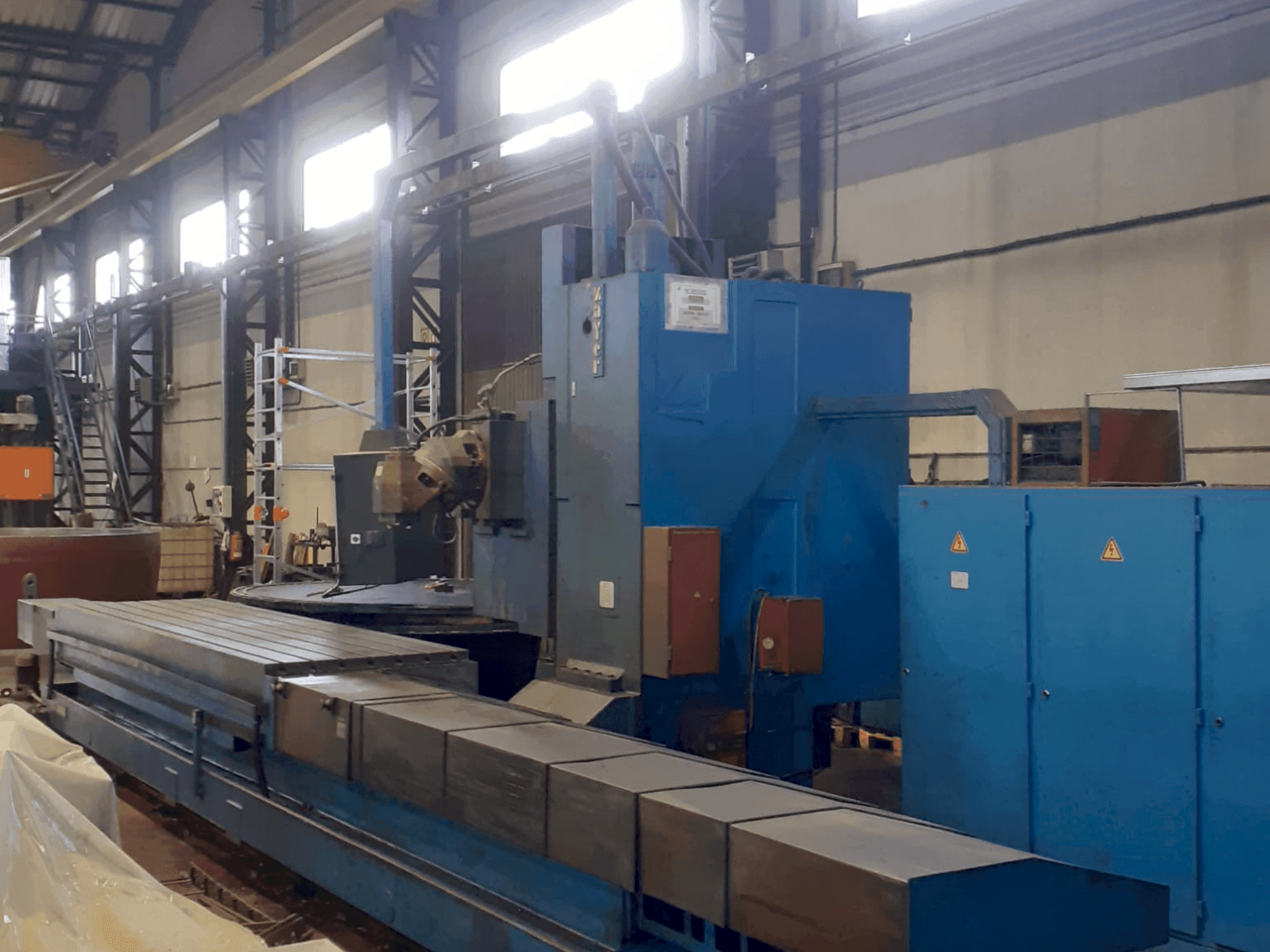 Vista frontale della macchina Zayer KF 4000