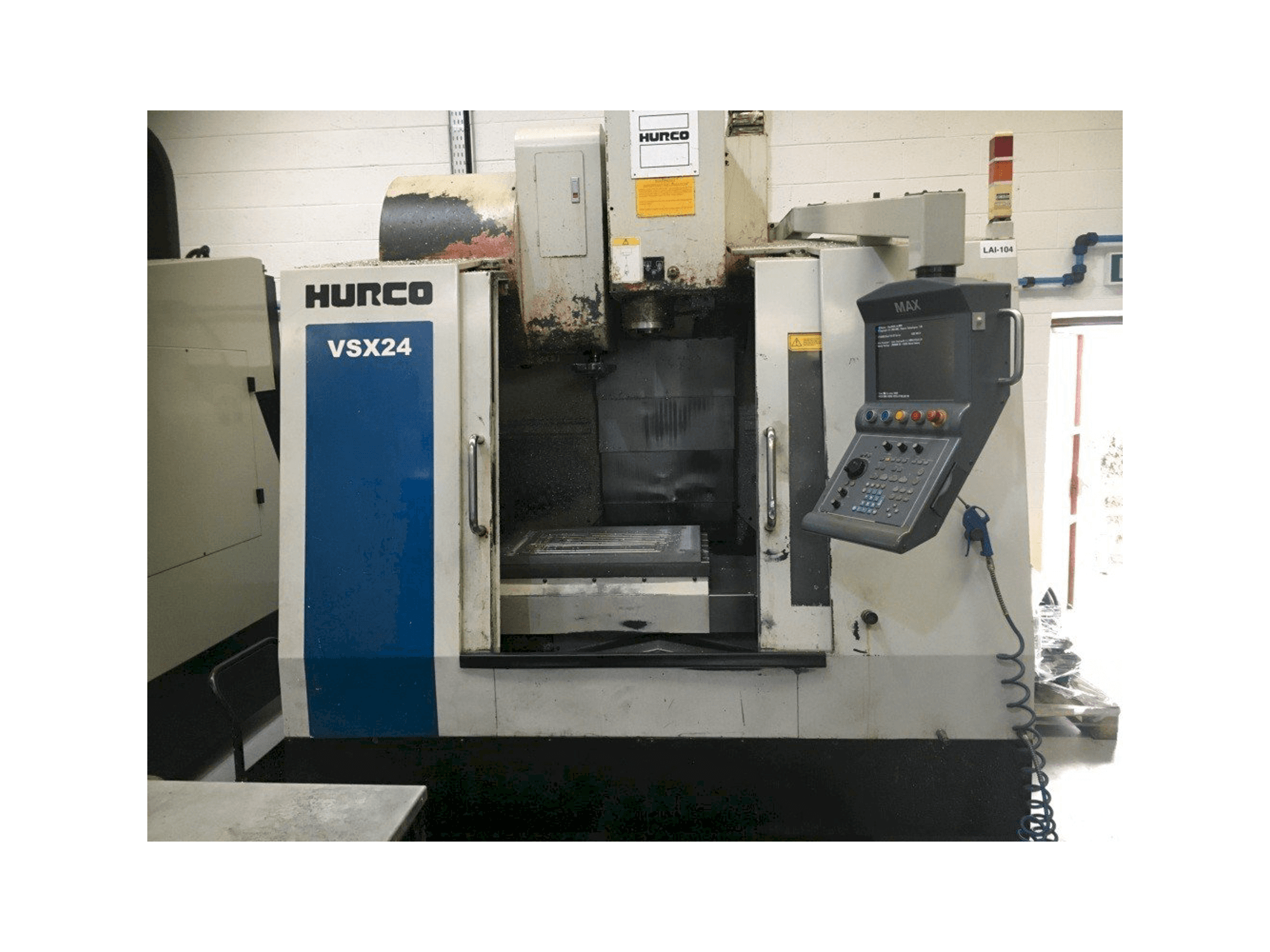 Vista frontale della macchina Hurco VSX24