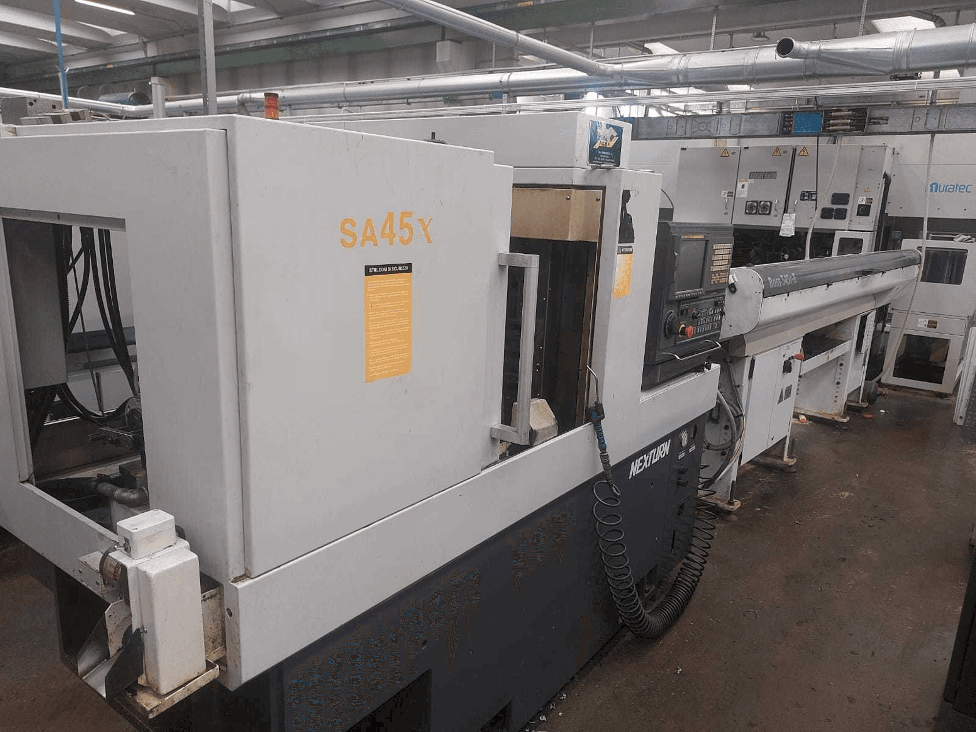 Vista laterale sinistra della macchina Nexturn SA 45X