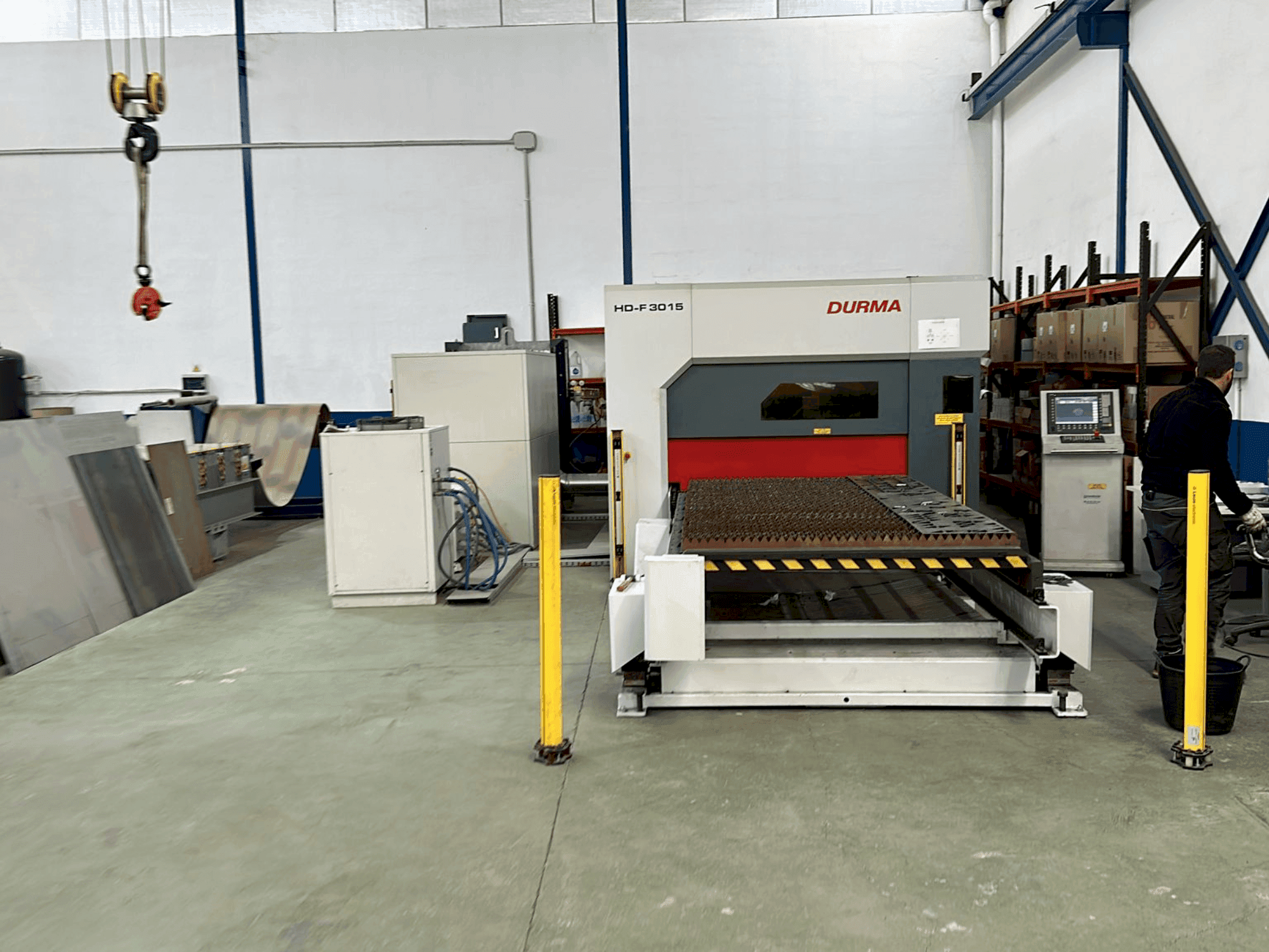 Vista frontale della macchina Durma HD-F 3015