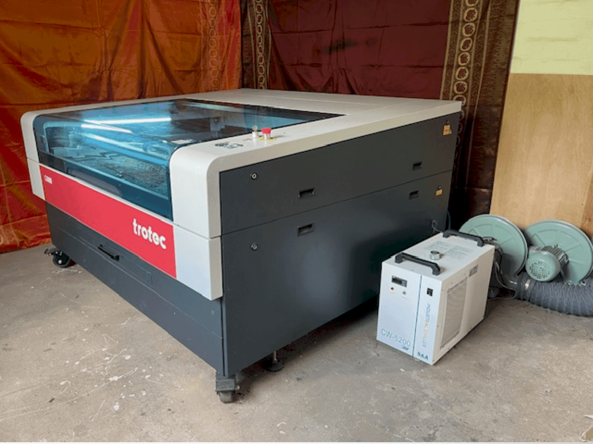 Vista frontale della macchina Trotec Q500