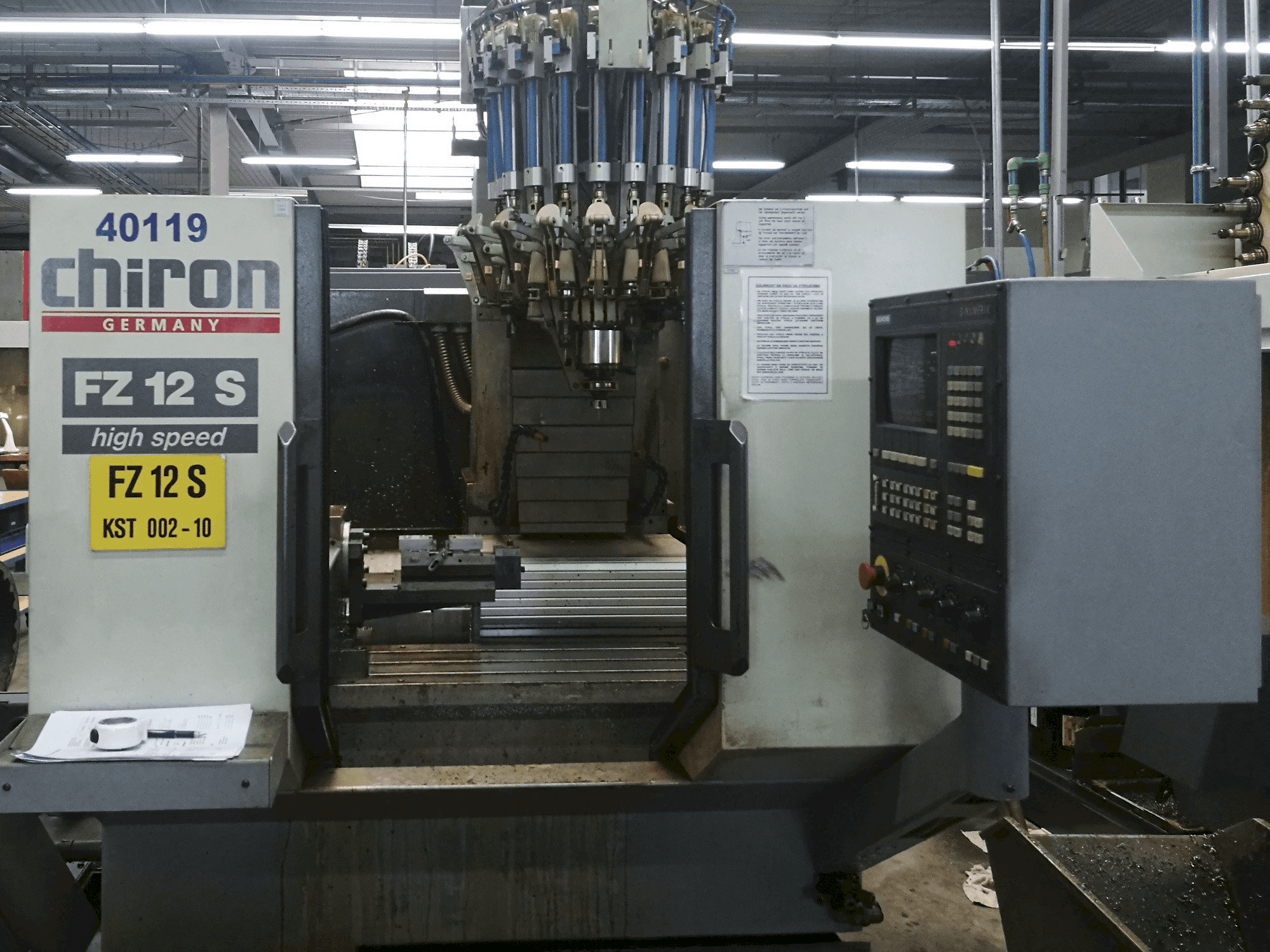 Vista frontale della macchina CHIRON FZ 12 S