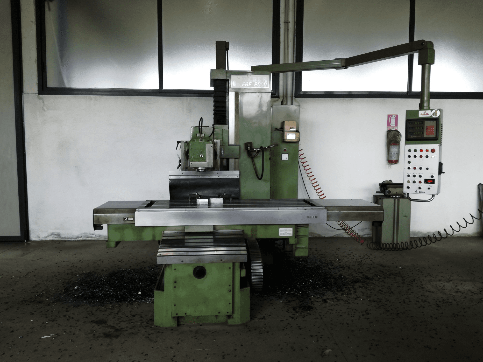Vista frontale della macchina DEBER FBF 2000