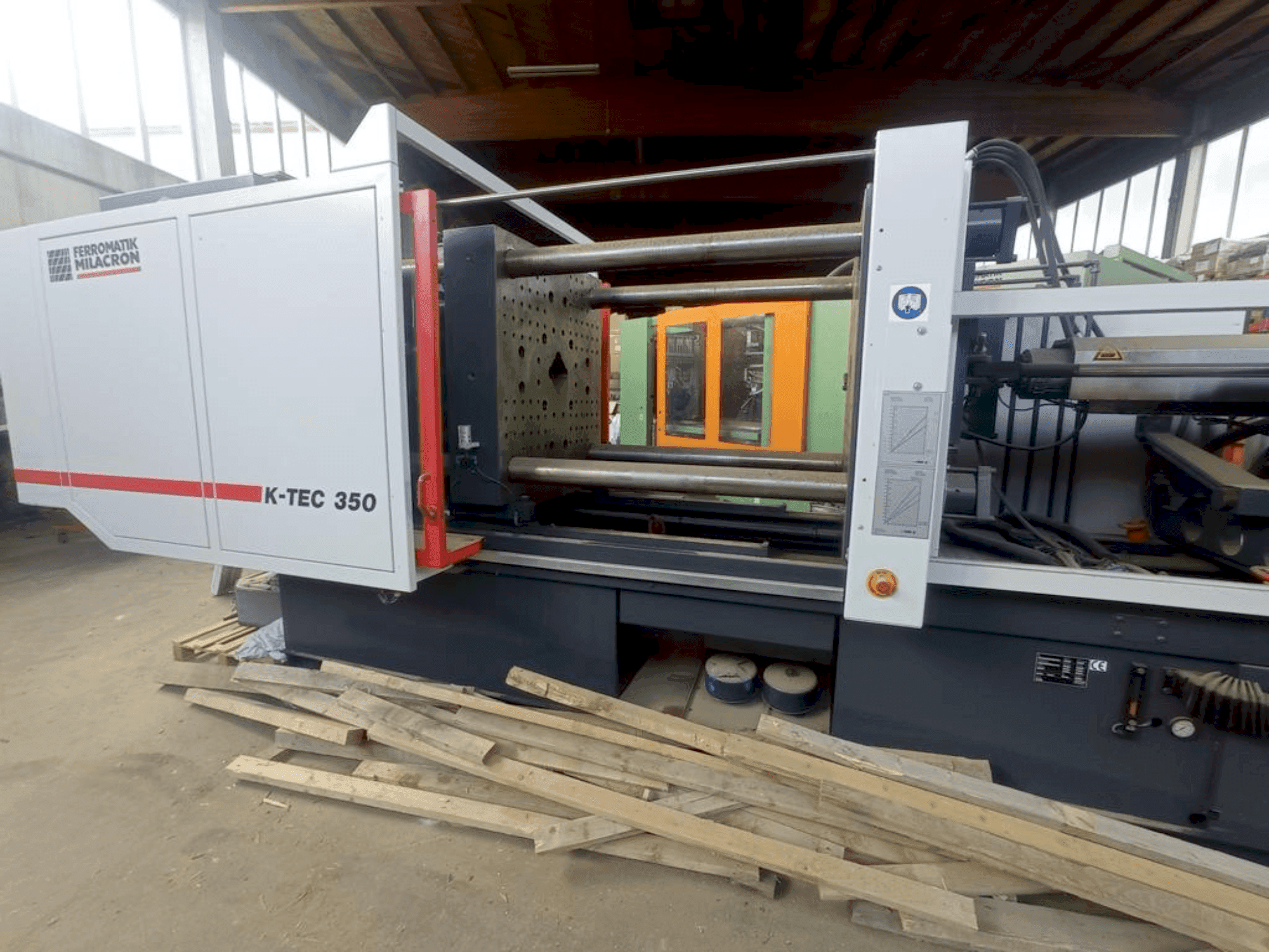 Vista frontale della macchina FERROMATIK K-Tec 350 S/2F