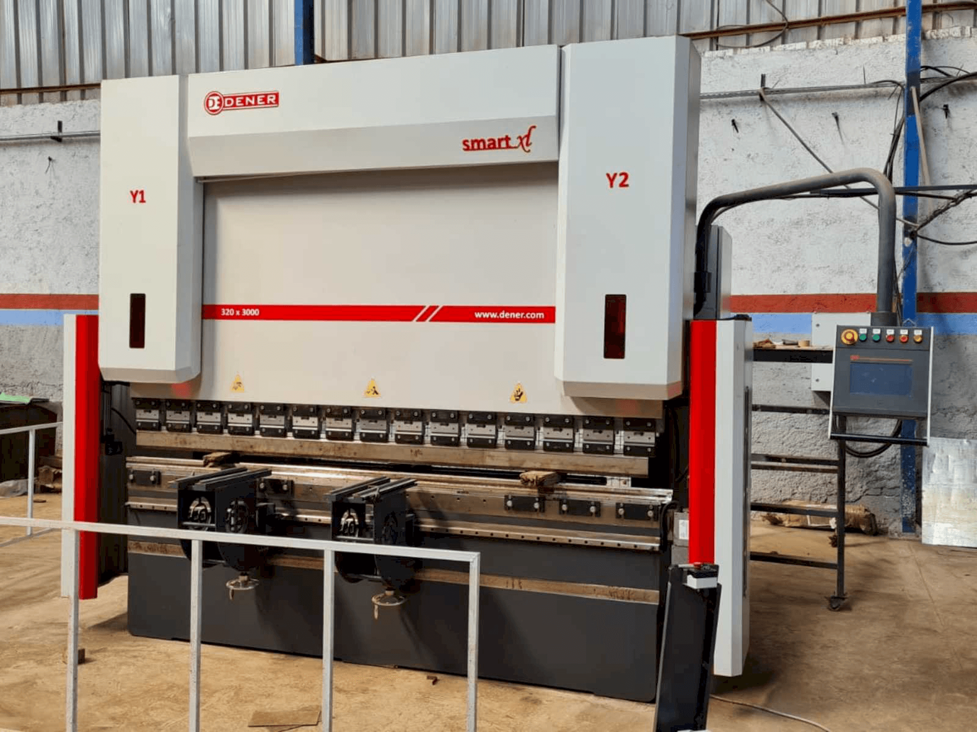 Vista frontale della macchina DENER SX 30320