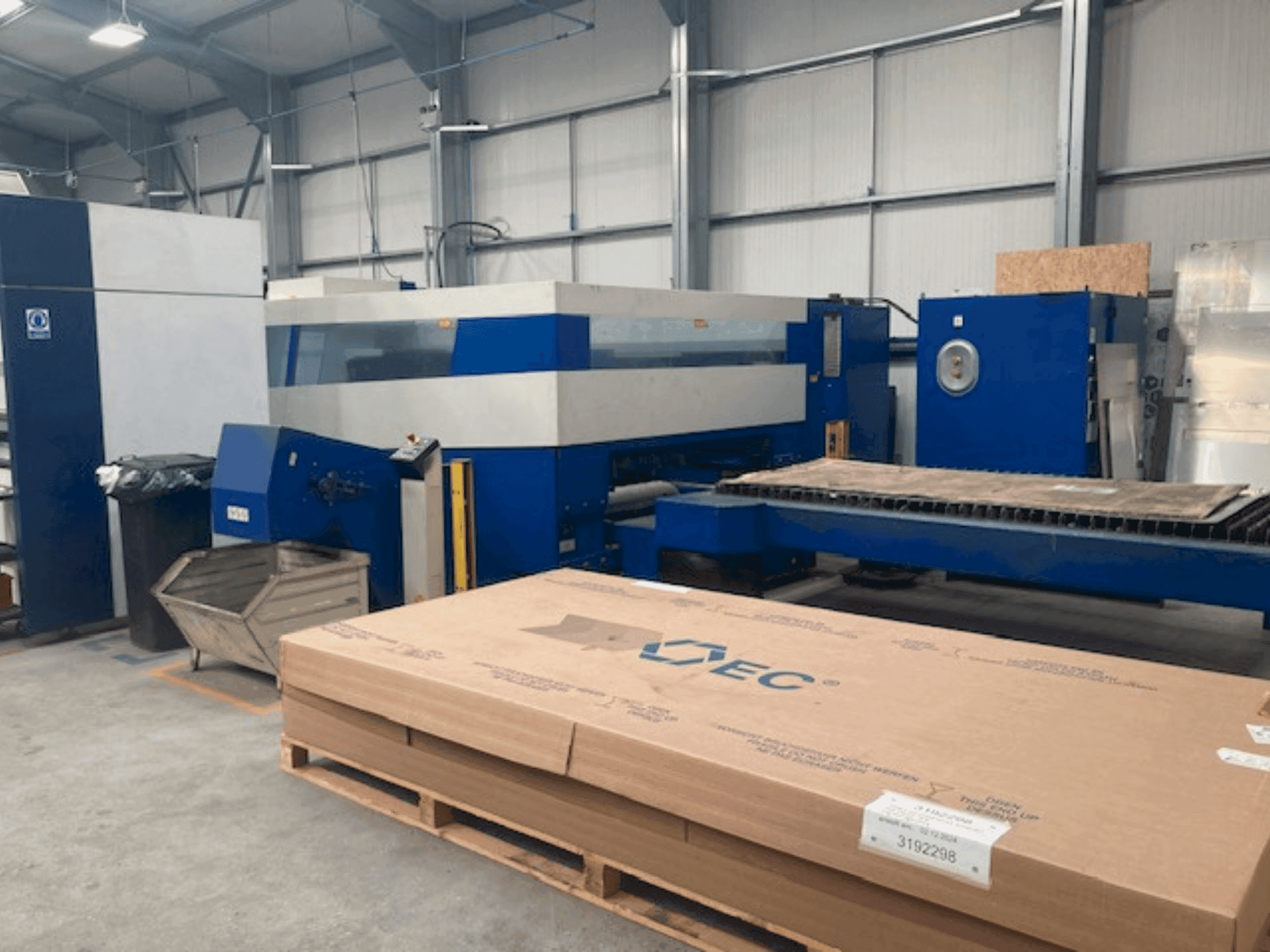 Vista frontale della macchina TRUMPF Trulaser 5030