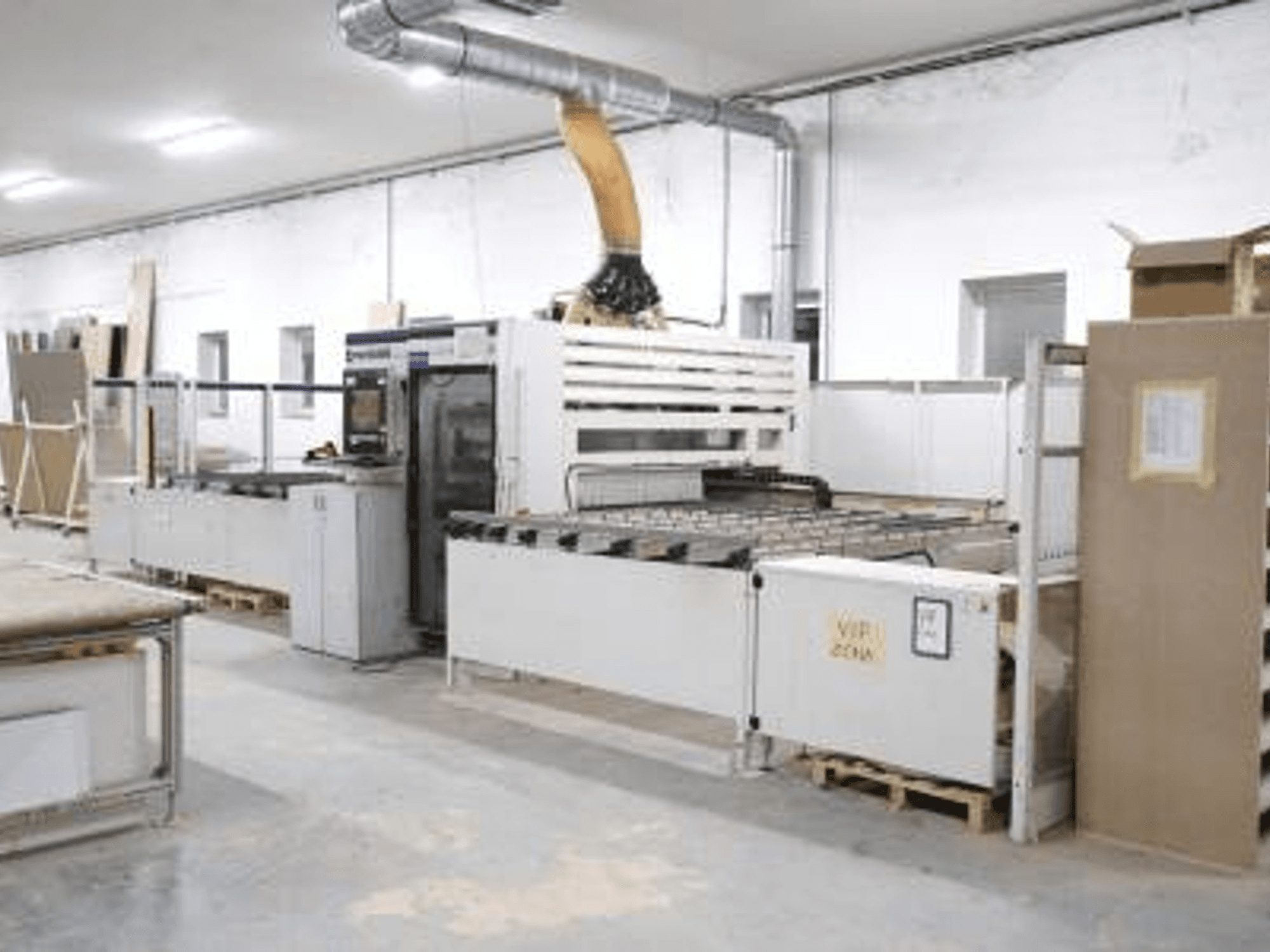 Centro di lavoro per il legno SCM Morbidelli UNIFLEX HP CNC in officina, vista frontale, con pannello di controllo e sistema di alimentazione.