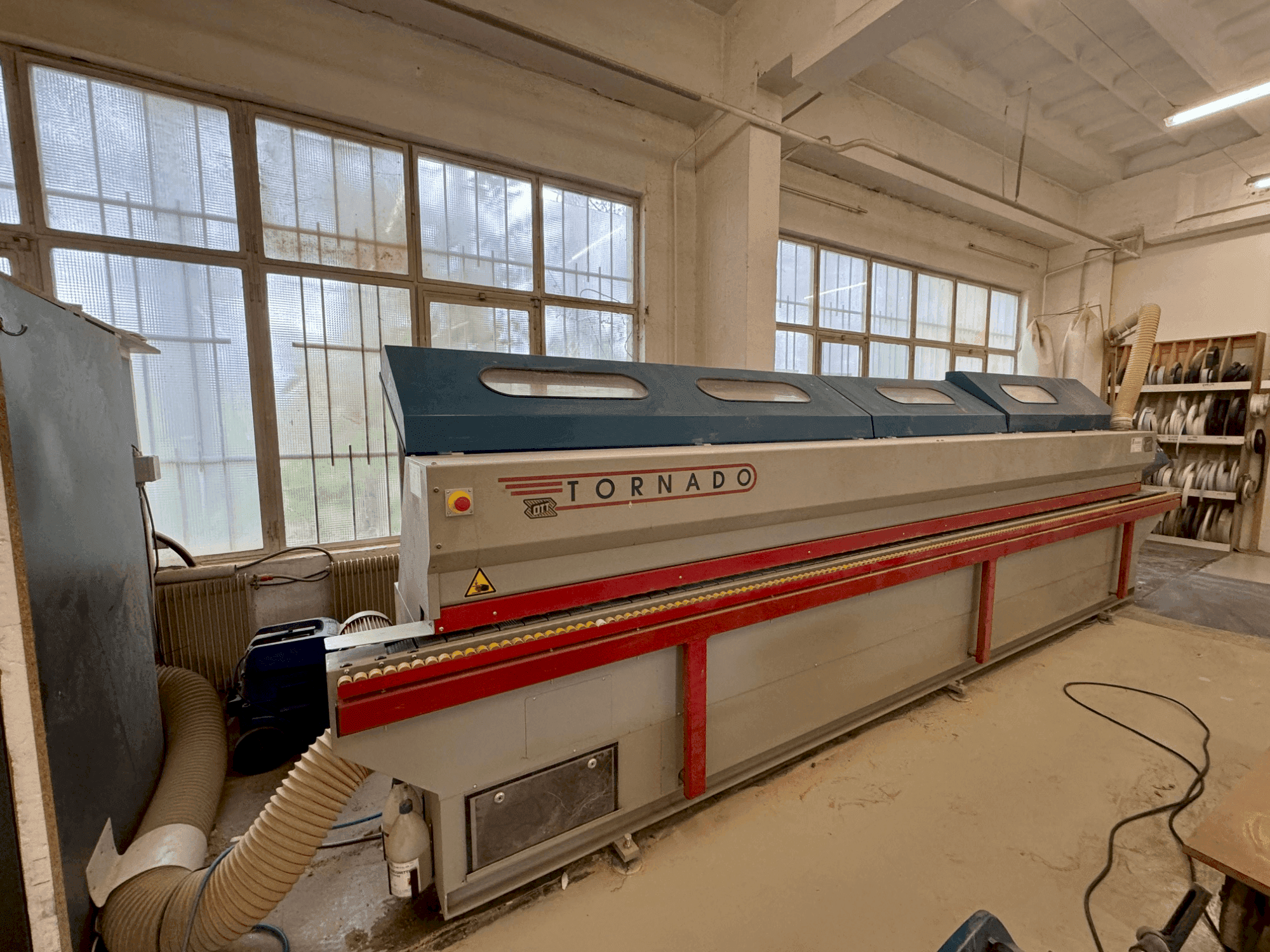 Vista frontale della macchina OTT Tornado