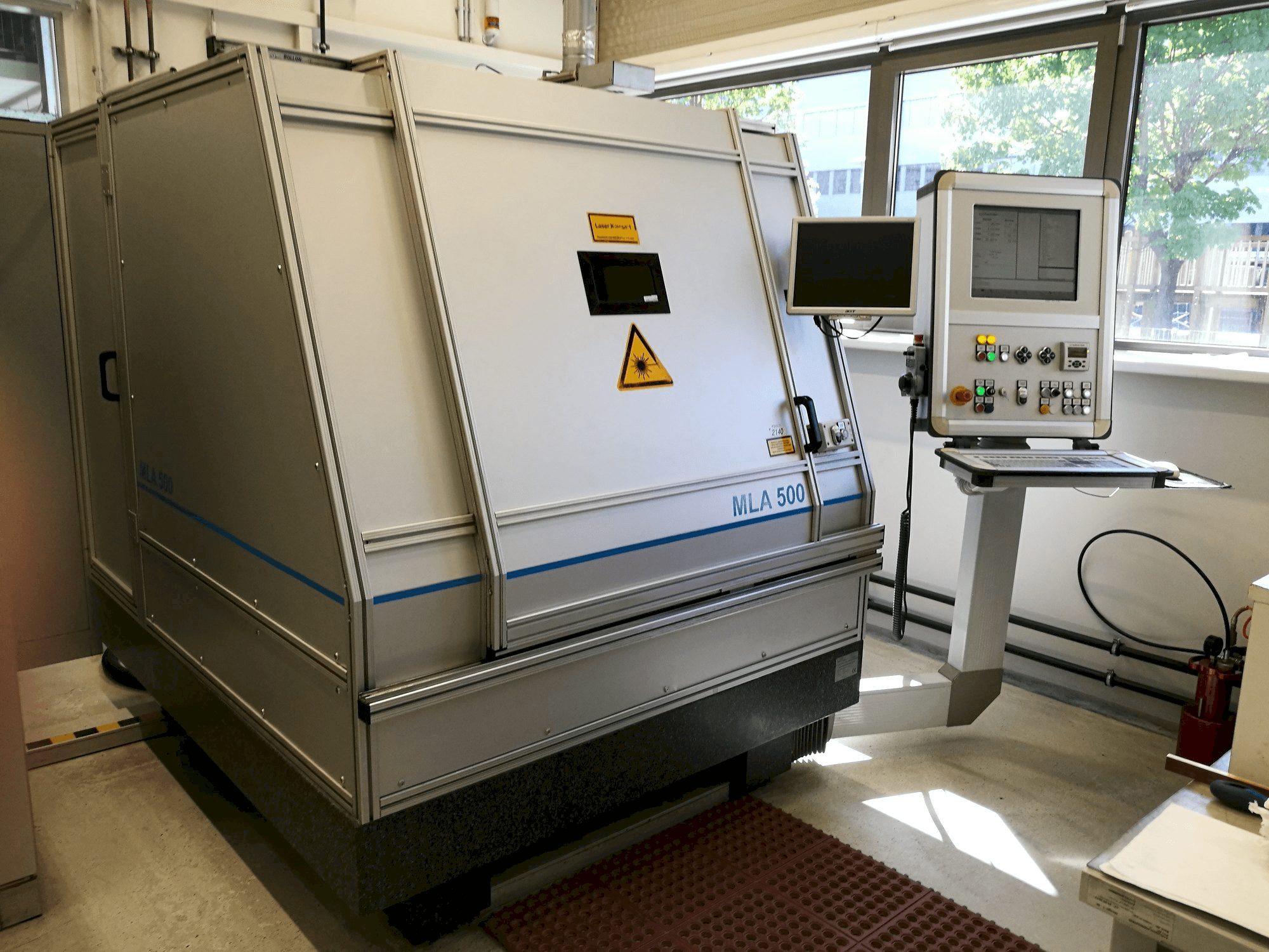 Vista frontale della macchina LLT APPLIKATION MLA 500