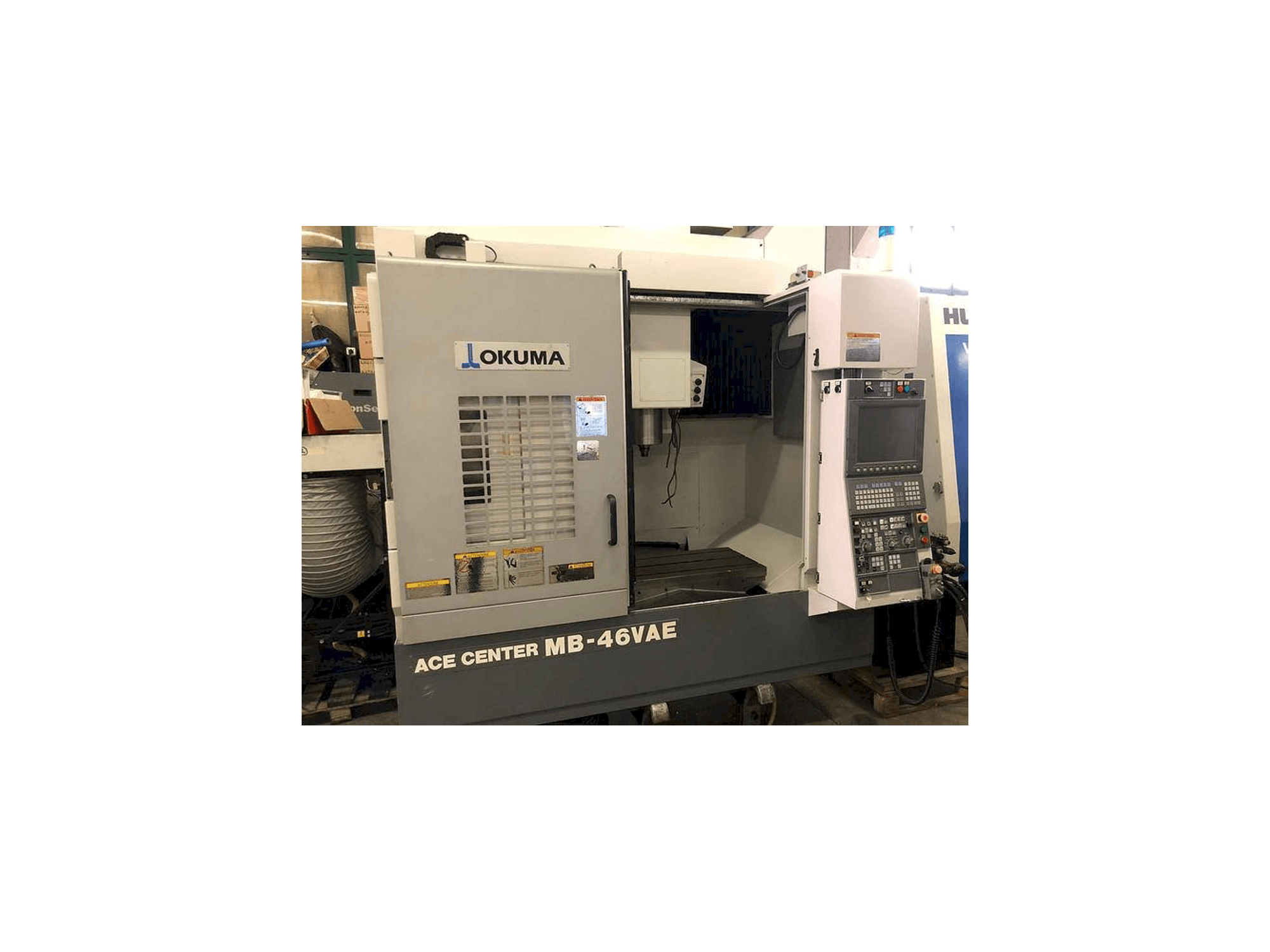 Vista frontale della macchina Okuma MB-46 VAE