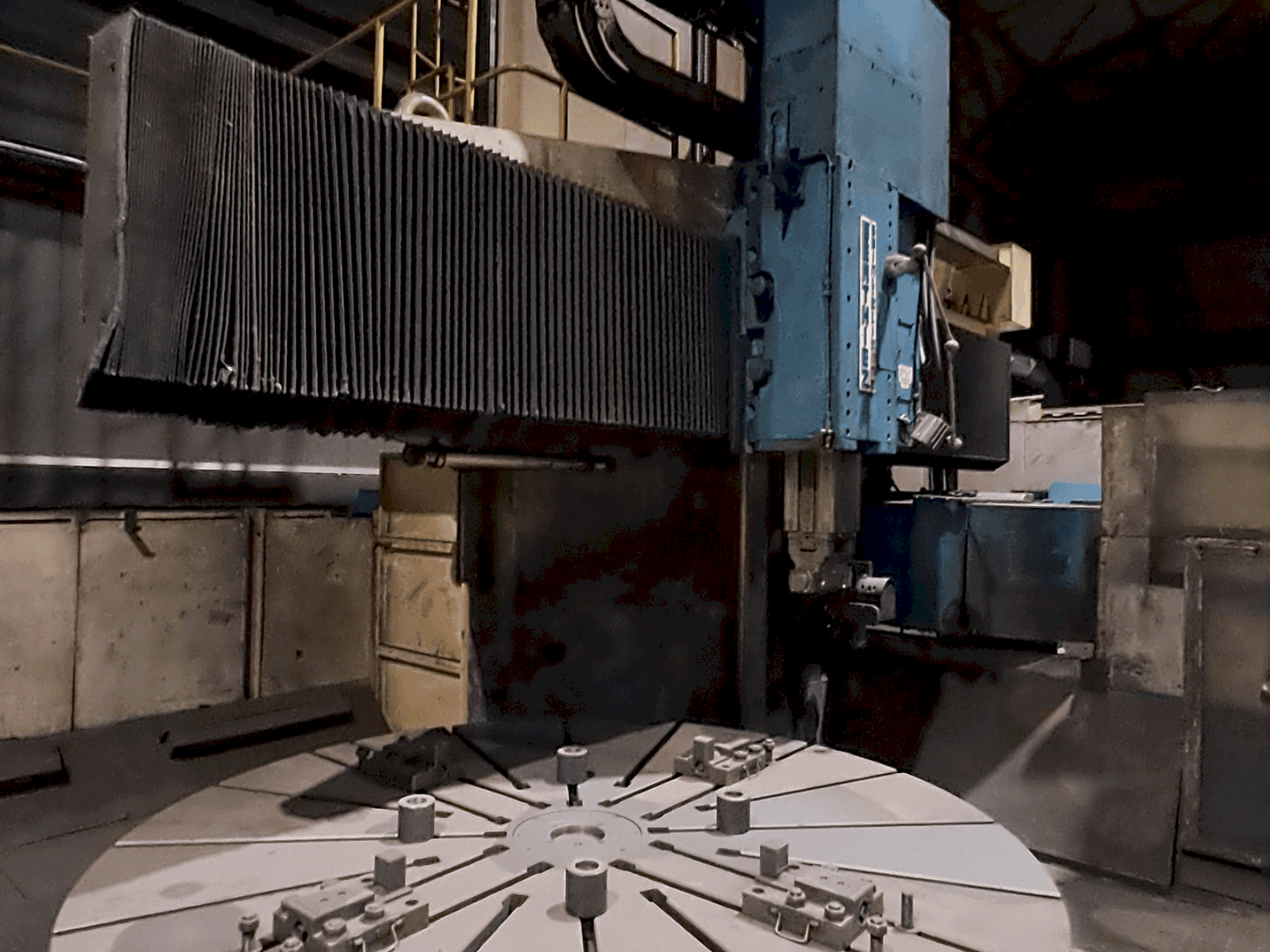 Vista frontale della macchina Berthiez TMM 200 (1980)