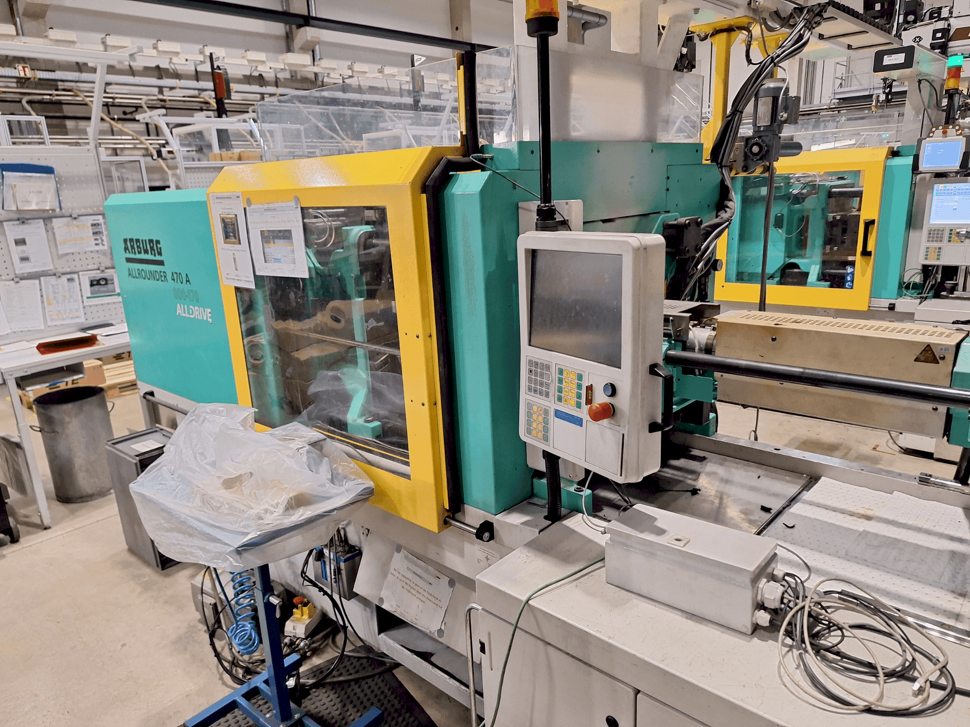 Vista frontale della macchina Arburg 470 A 800-170