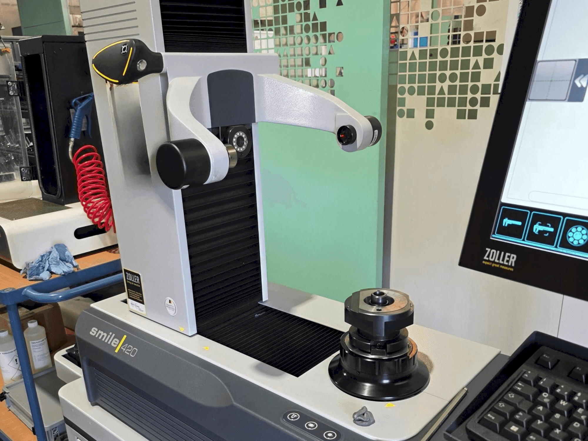 Vista frontale della macchina Zoller Smile 420