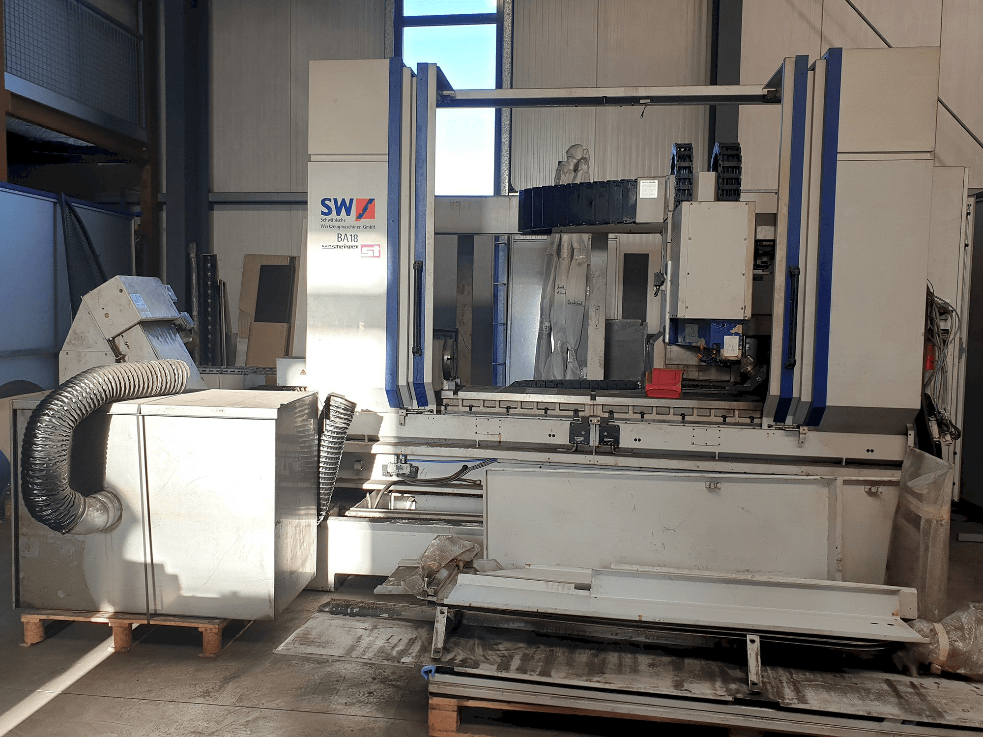 Vista frontale della macchina Schwäbische Werkzeugmaschinen BA 18