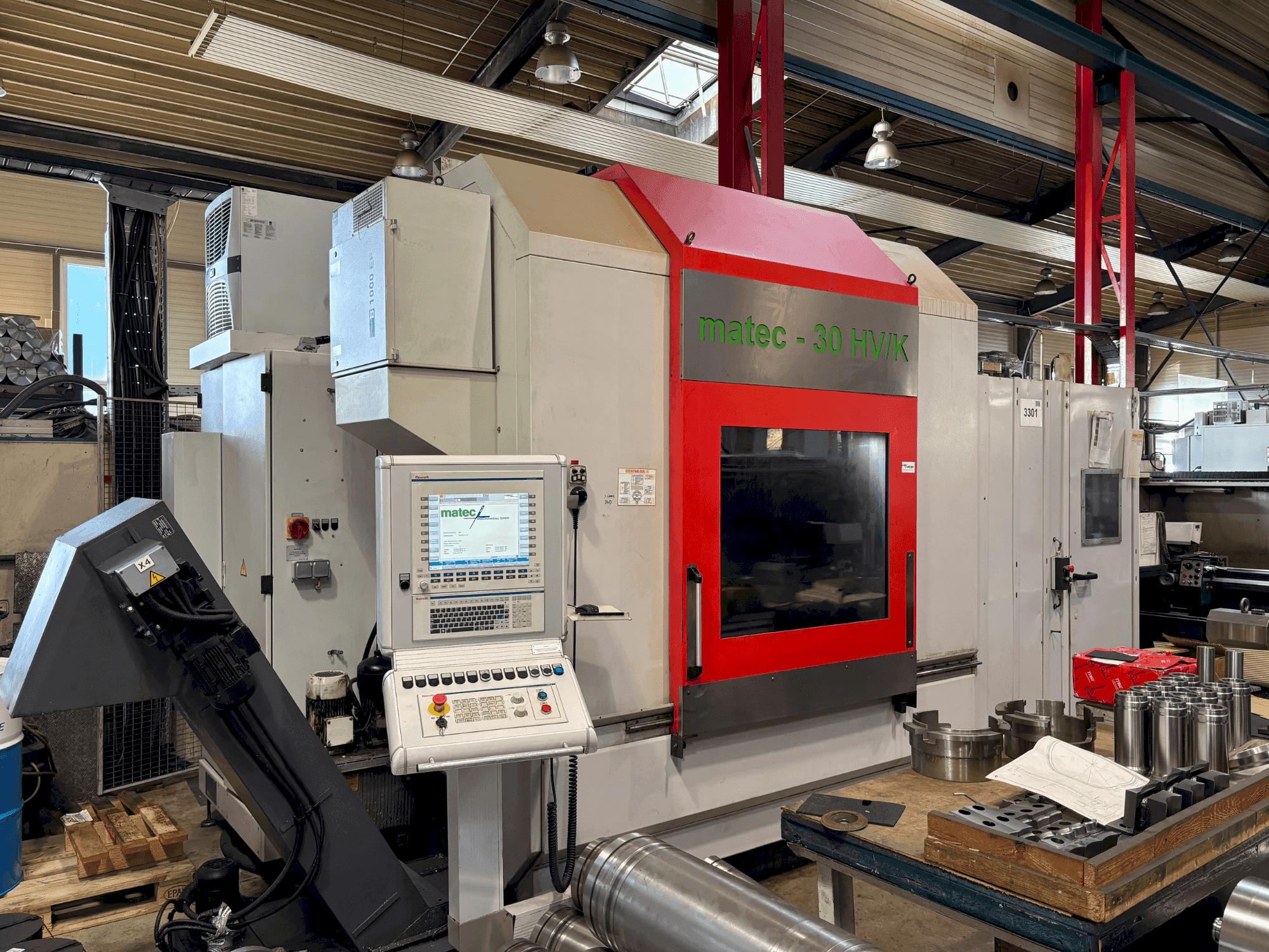 Vista frontale della macchina Matec MATEC 30 HV/K