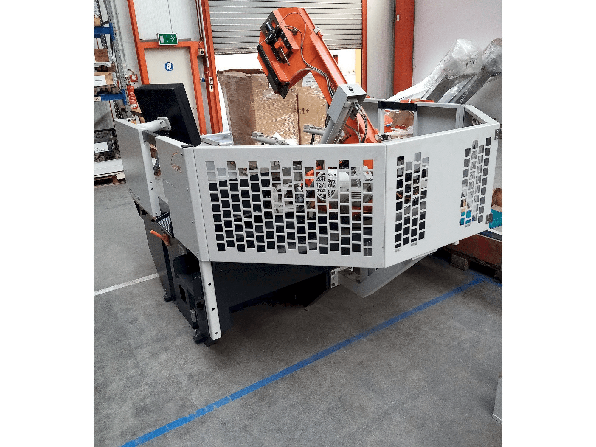 Vista frontale della macchina KASTO micut A 2.6