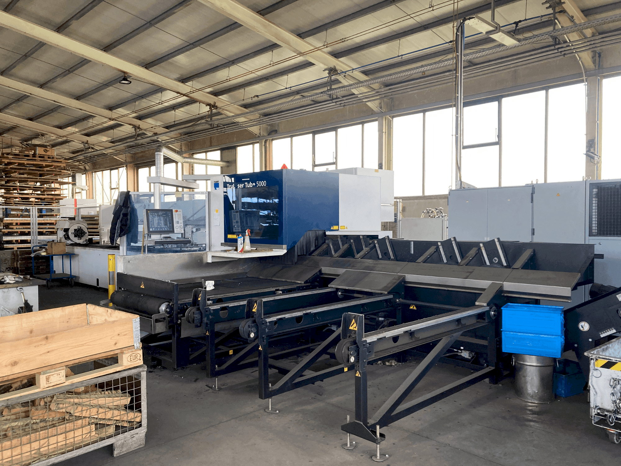 Vista frontale della macchina TRUMPF TruLaser Tube 5000