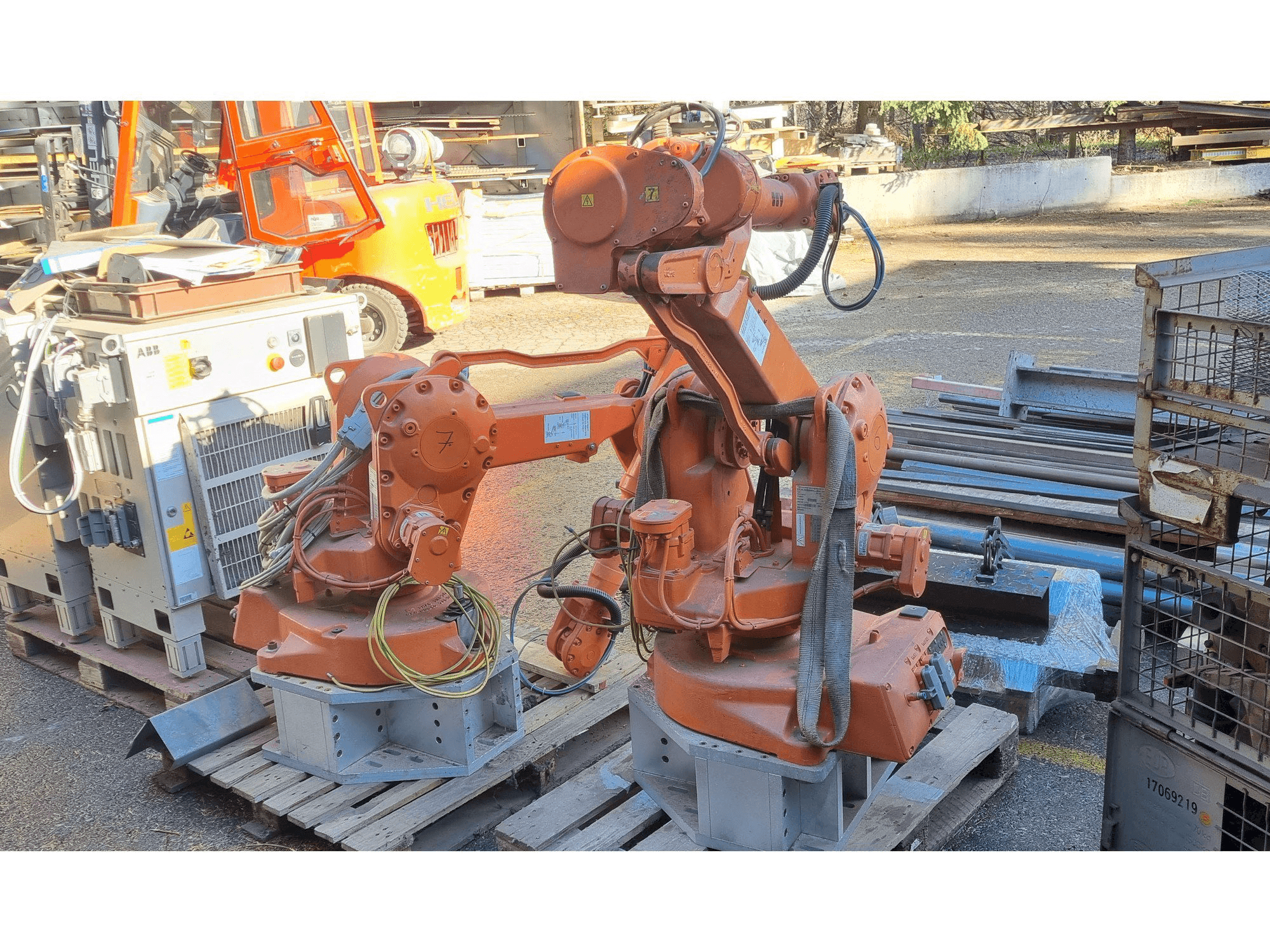 Vista frontale della macchina ABB IRB2400 M2000