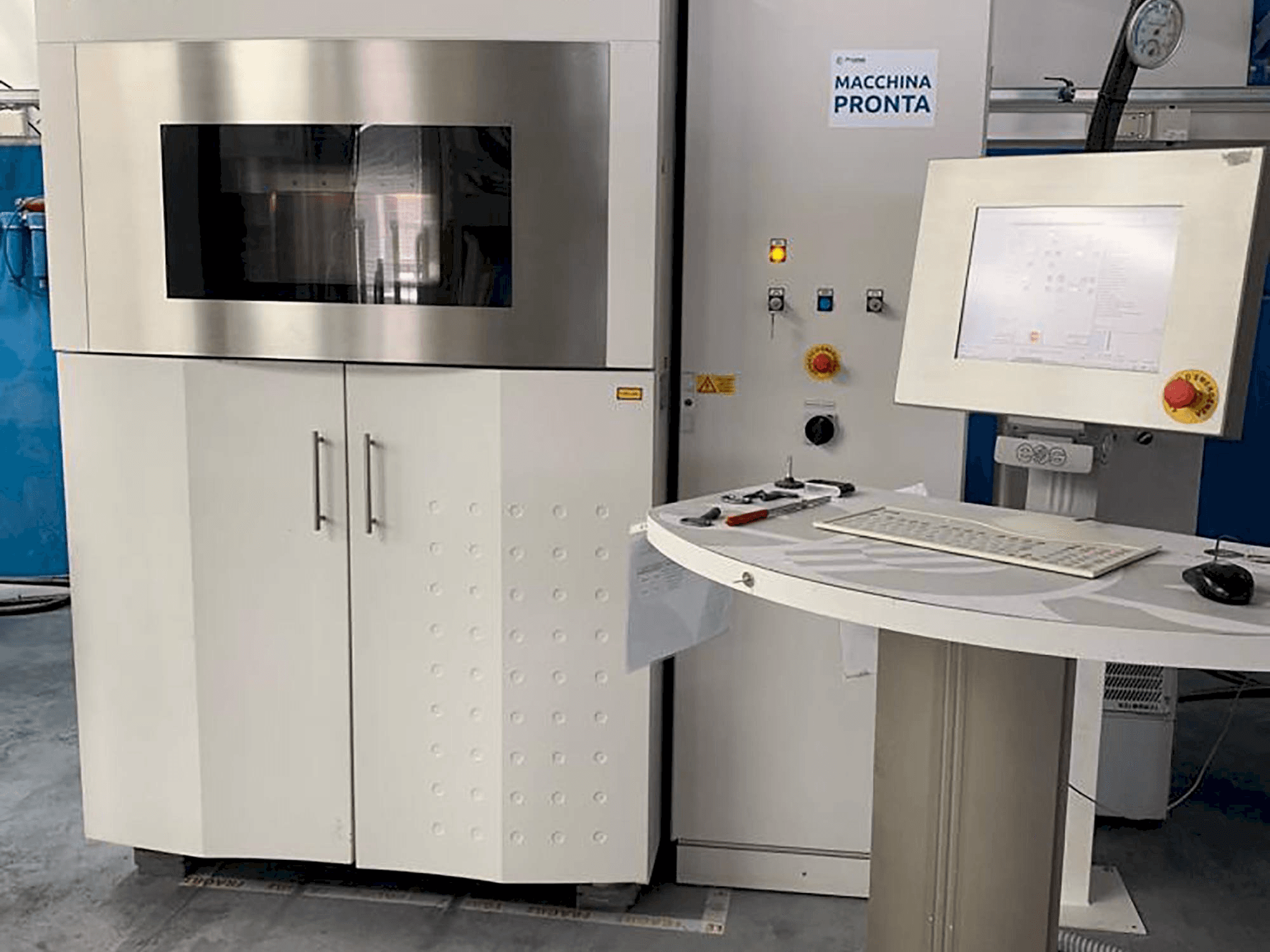 Vista frontale della macchina EOS Eosint P395