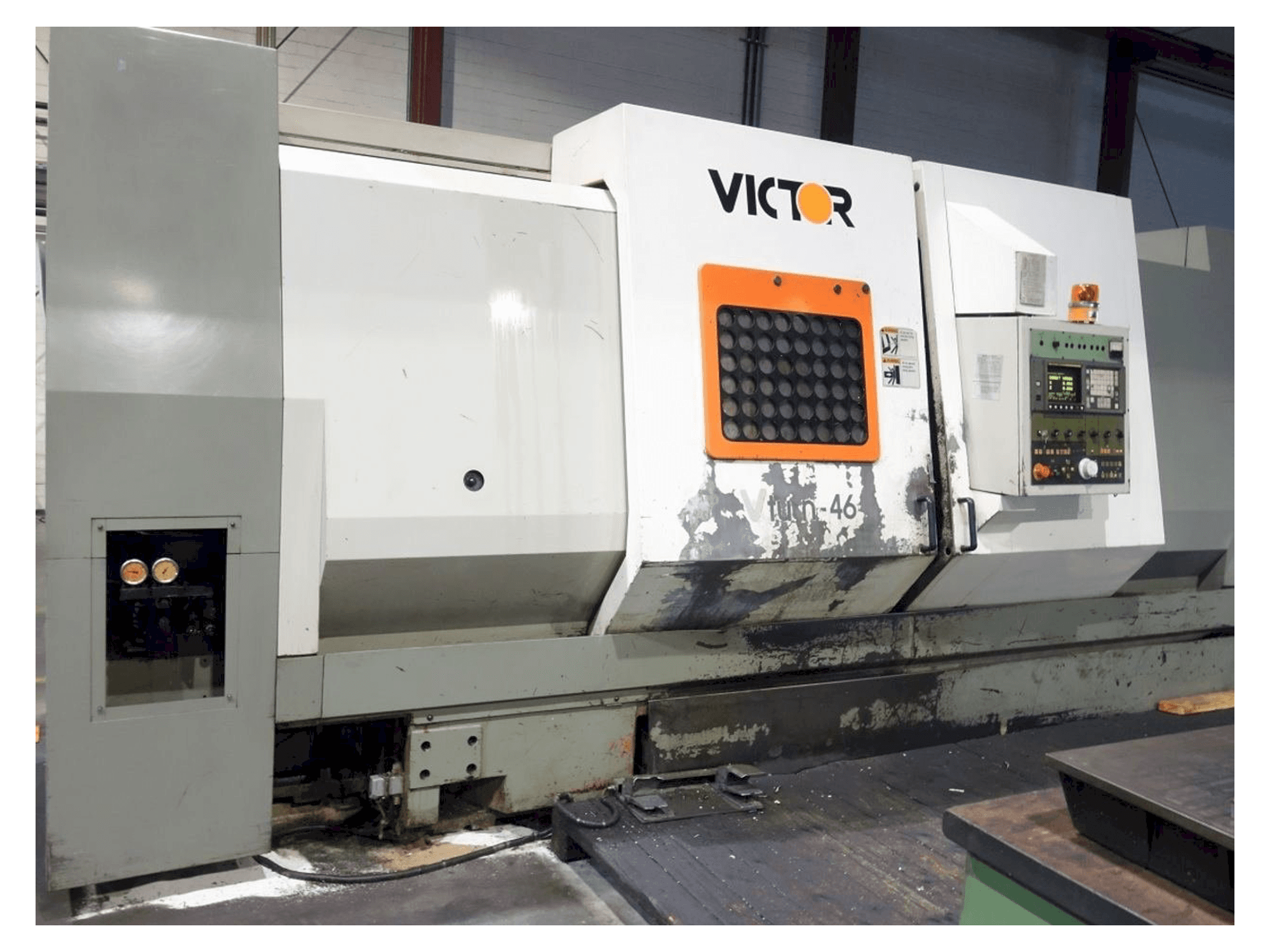 Vista frontale della macchina Victor V Turn 46 (1997)