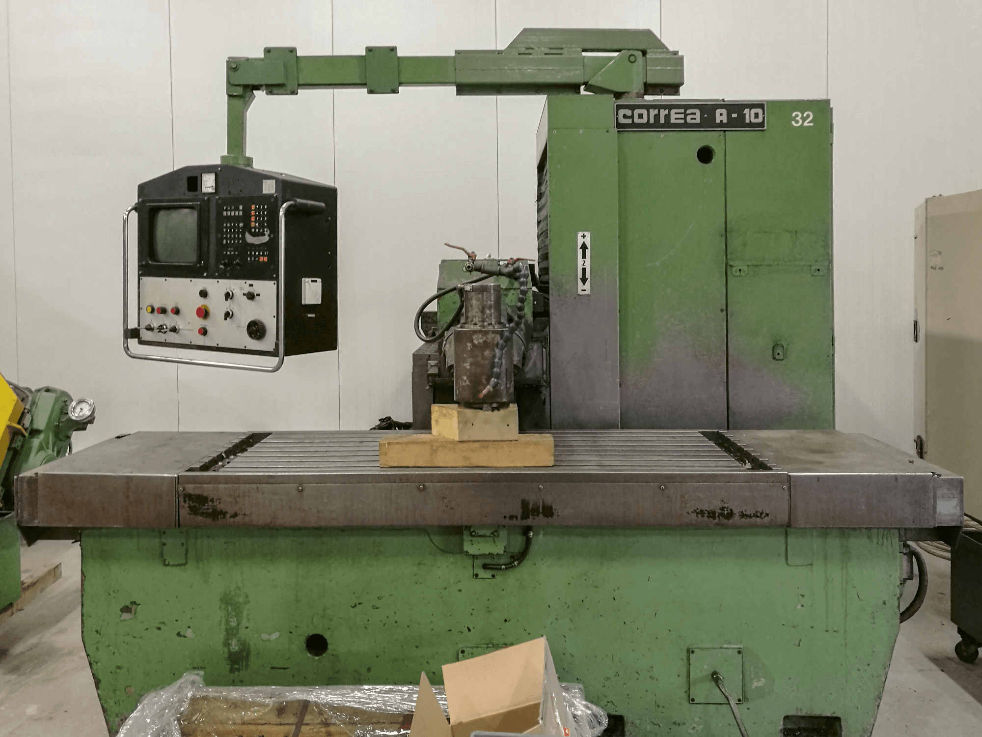 Vista frontale della macchina Correa A-10