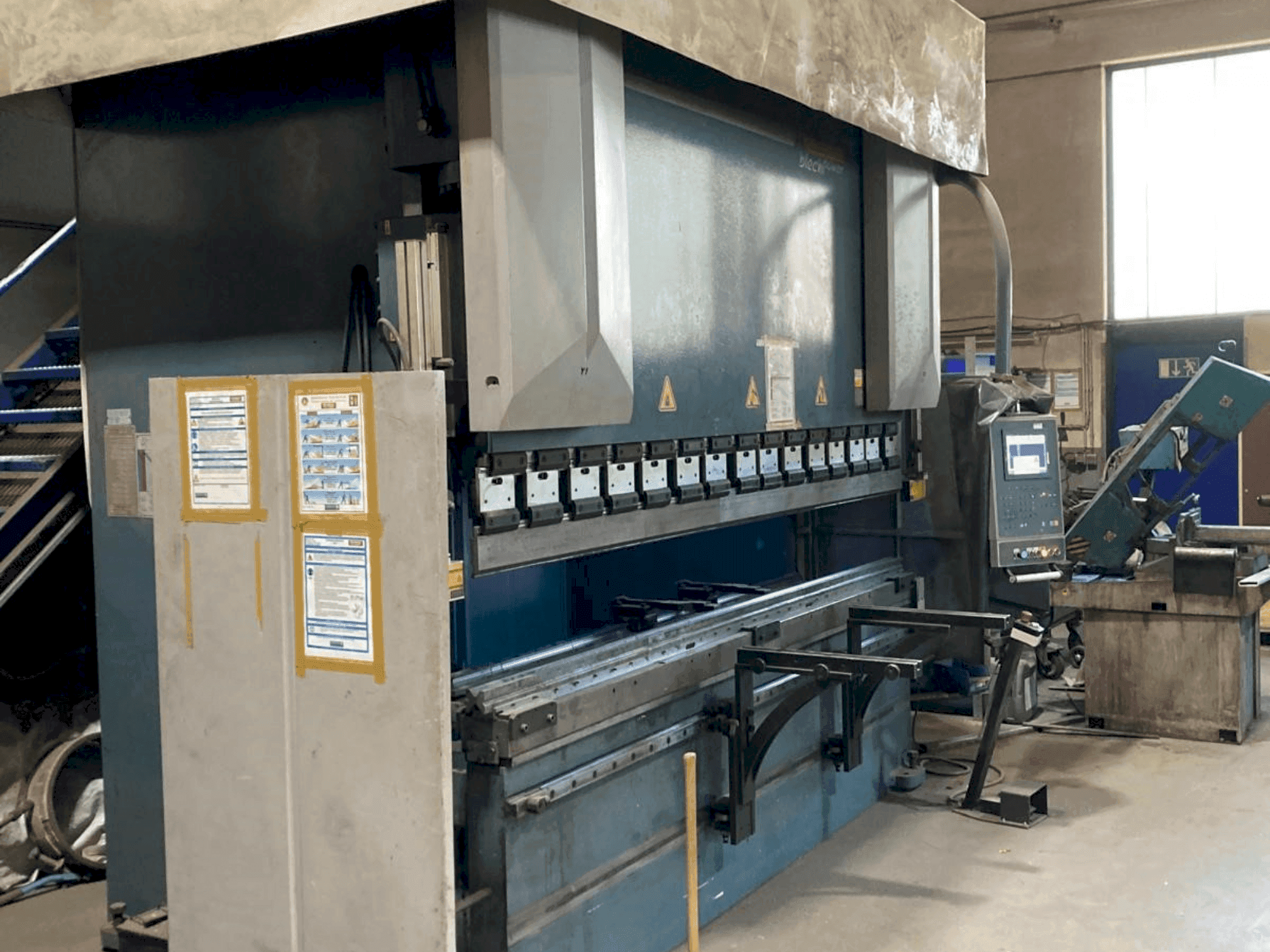 Vista frontale della macchina Hesse AD-R30320