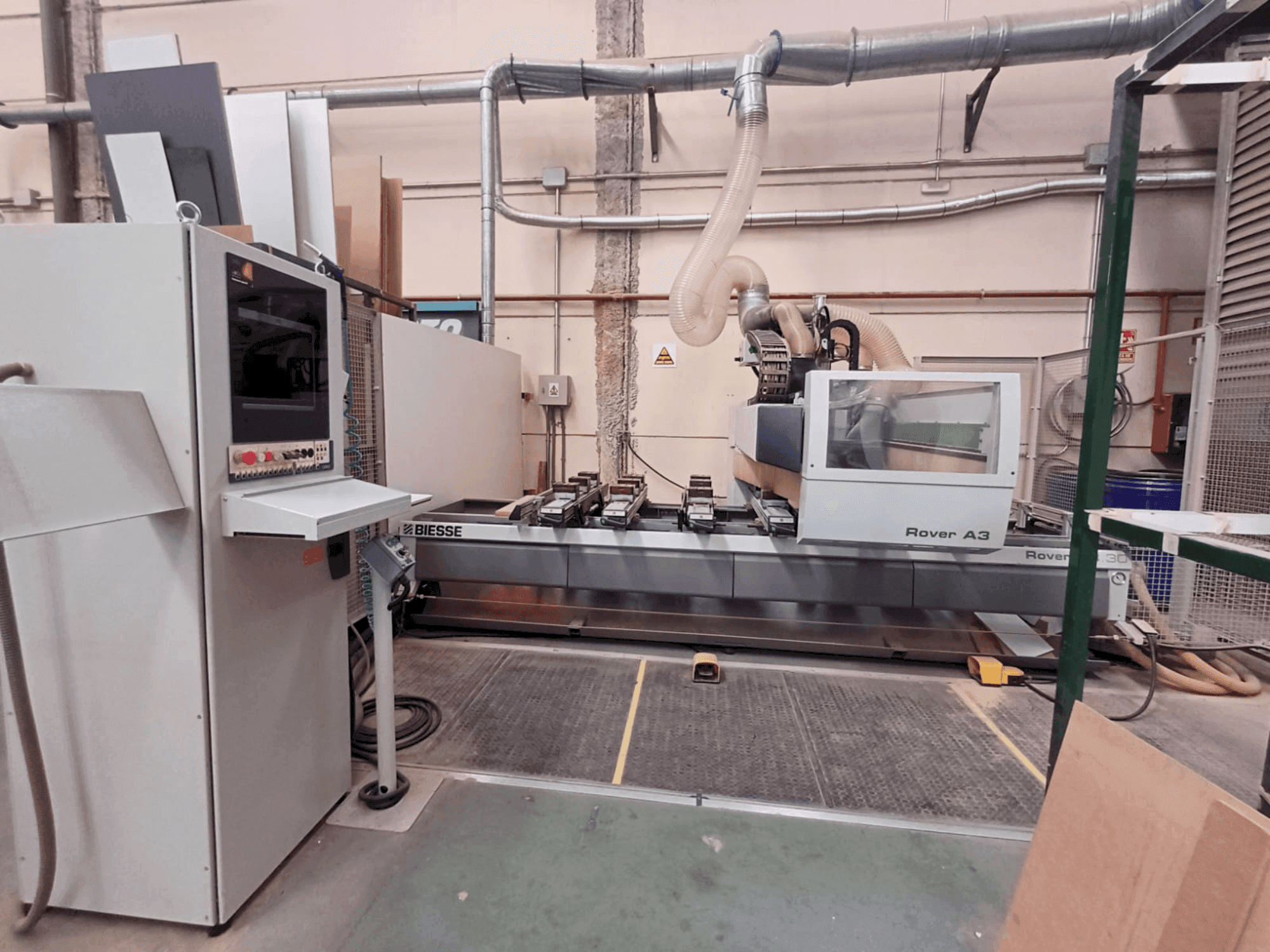 Vista frontale della macchina BIESSE OVER A 330 K3 S