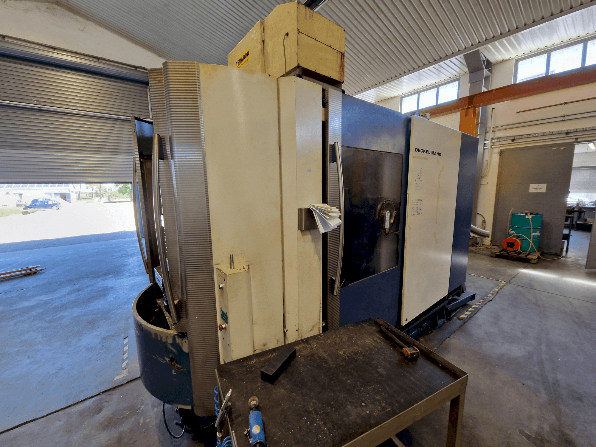 Vista frontale della macchina DECKEL MAHO DMC 60 H Hy Din