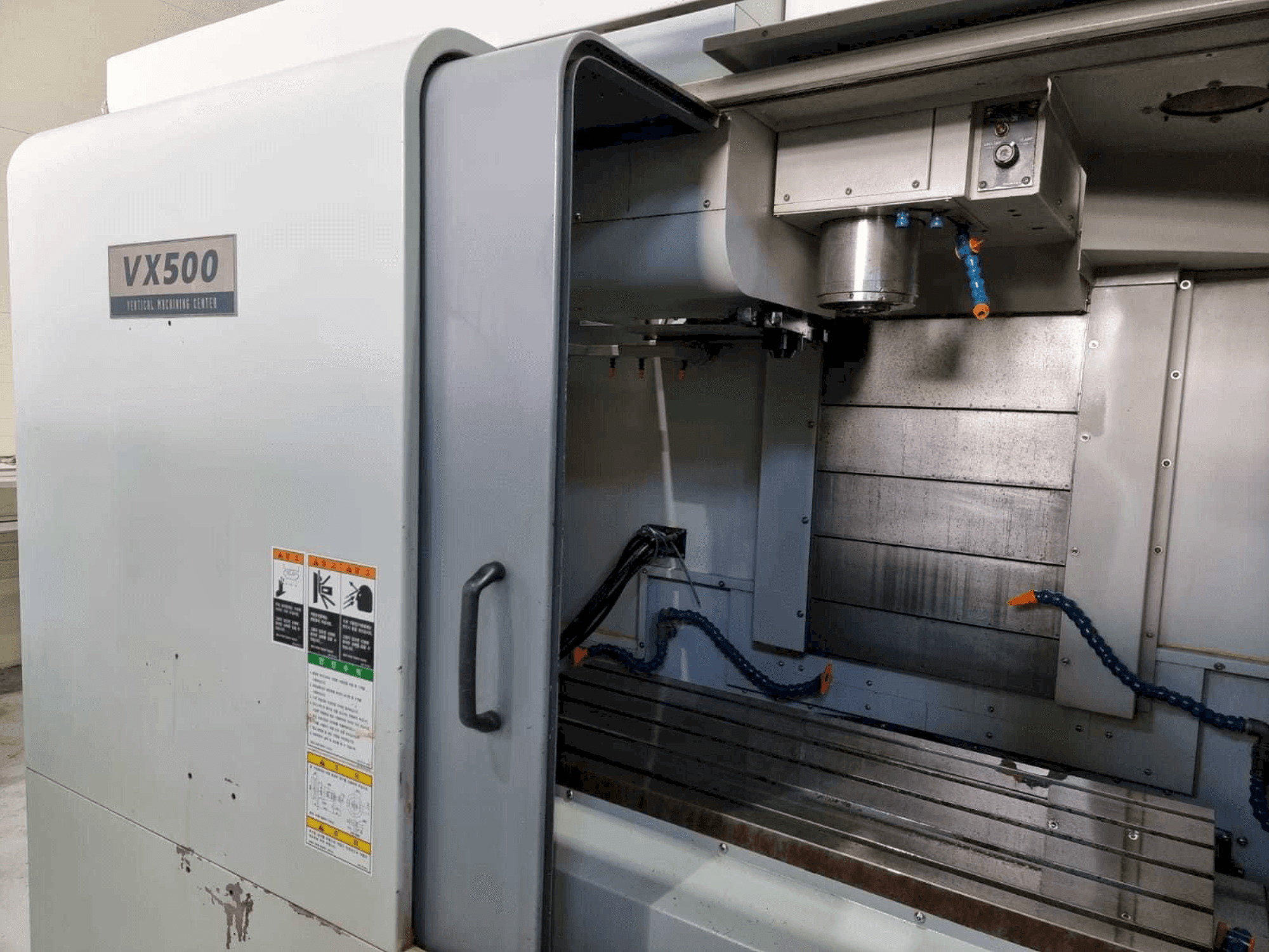 Vista frontale della macchina Hyundai Wia VX500