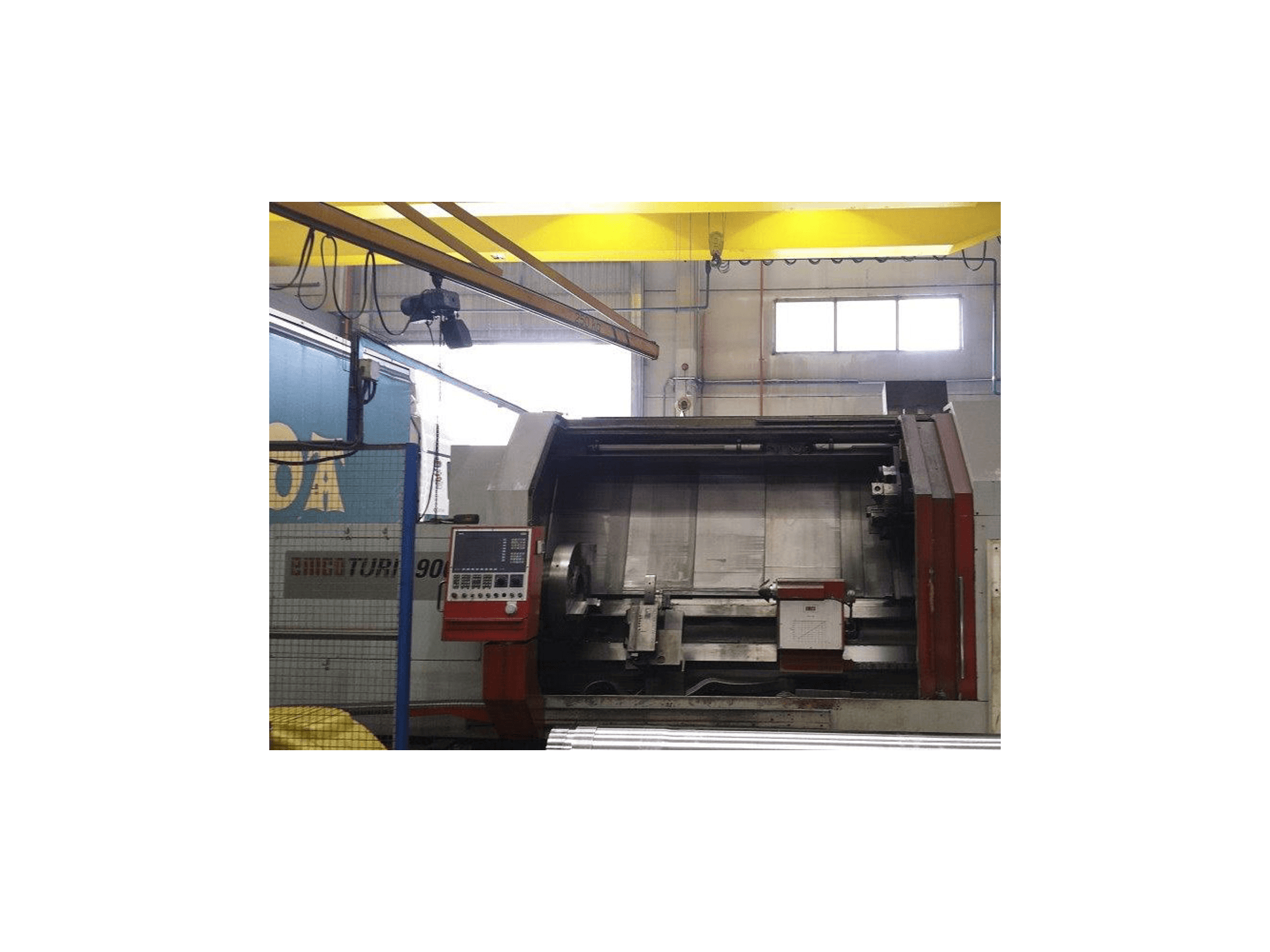 Vista frontale della macchina EMCO EMCOTURN 900