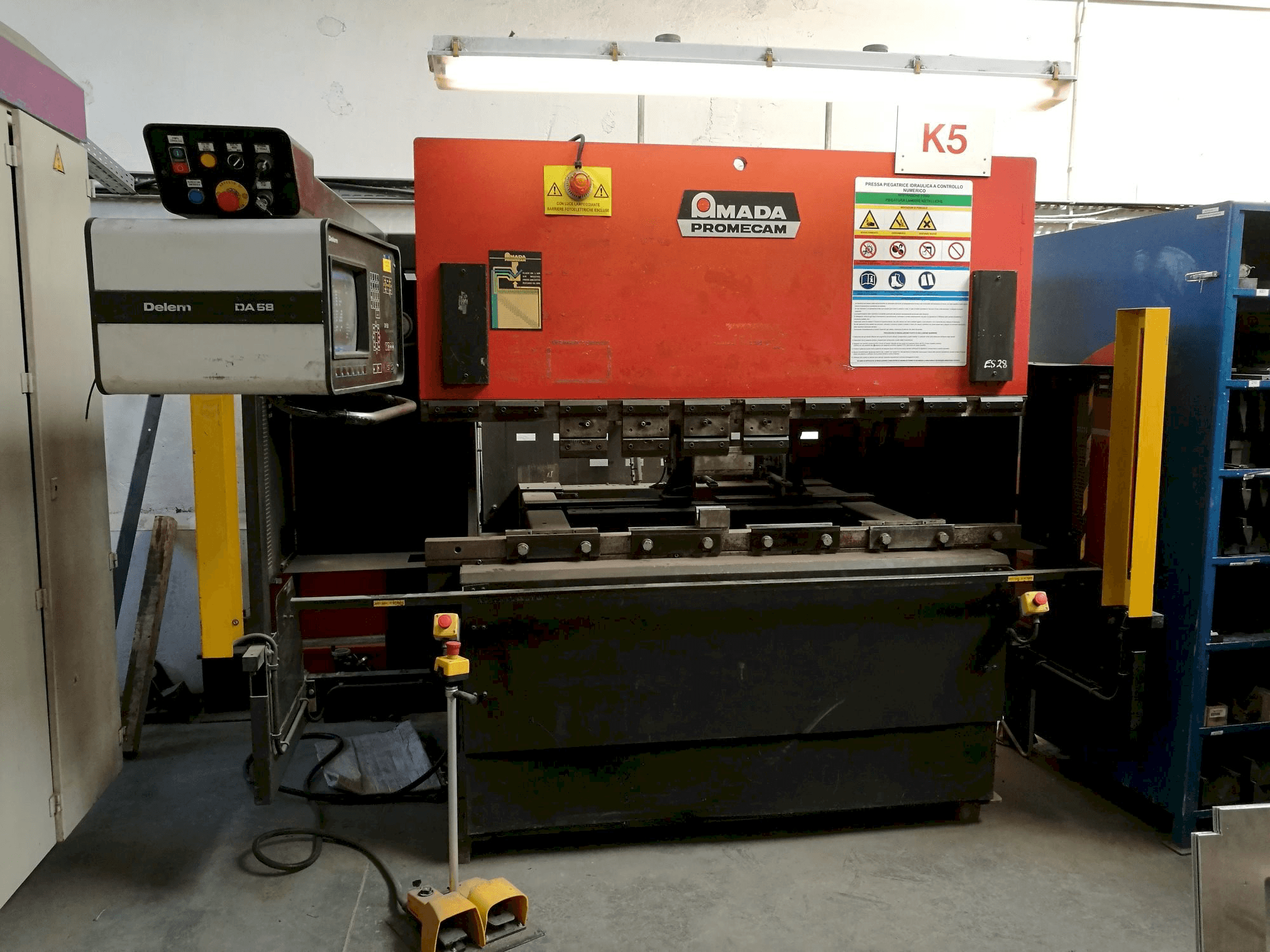 Vista frontale della macchina AMADA ITPS 50/20