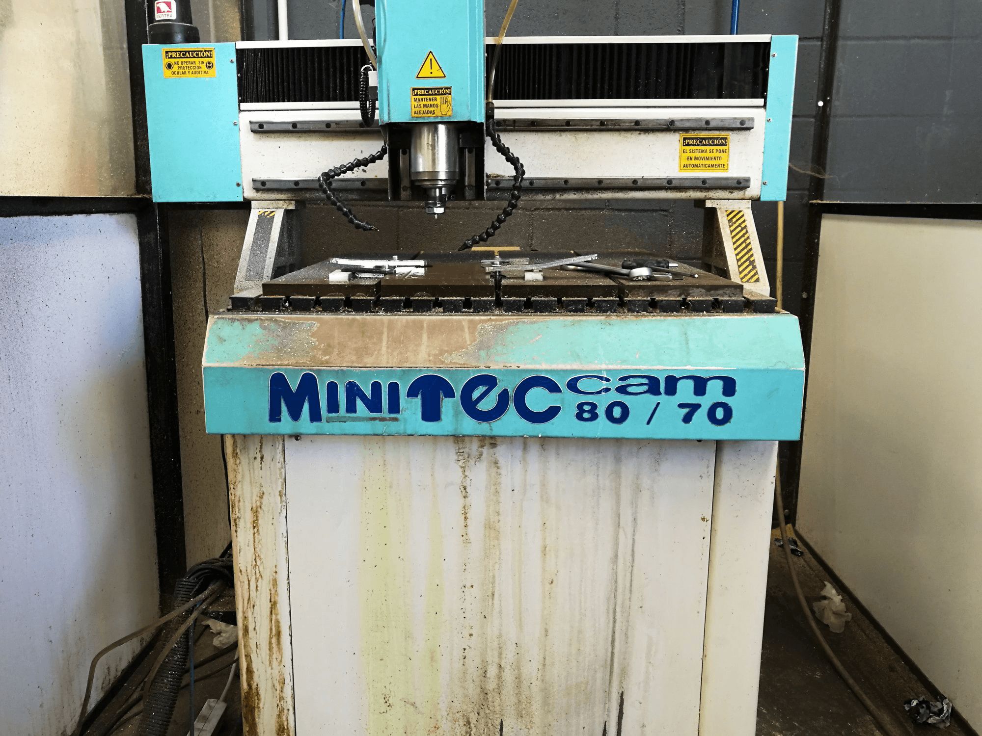 Vista frontale della macchina Mini Teccam 8070