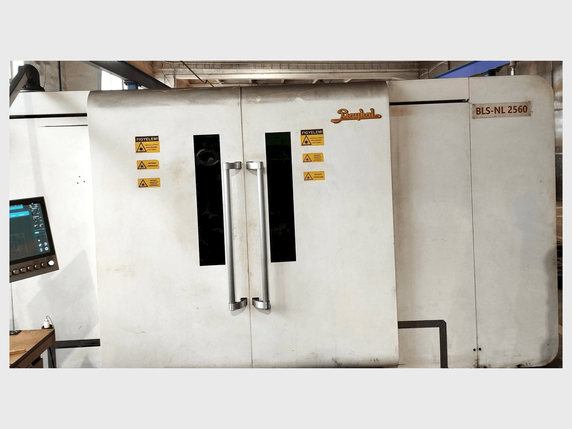 Vista frontale della macchina Baykal BLS-NL 2060 4kW Fiber