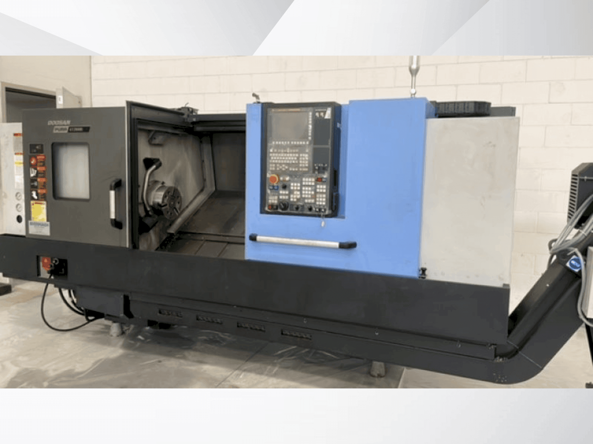 Vista frontale della macchina DOOSAN PUMA GT 2600L