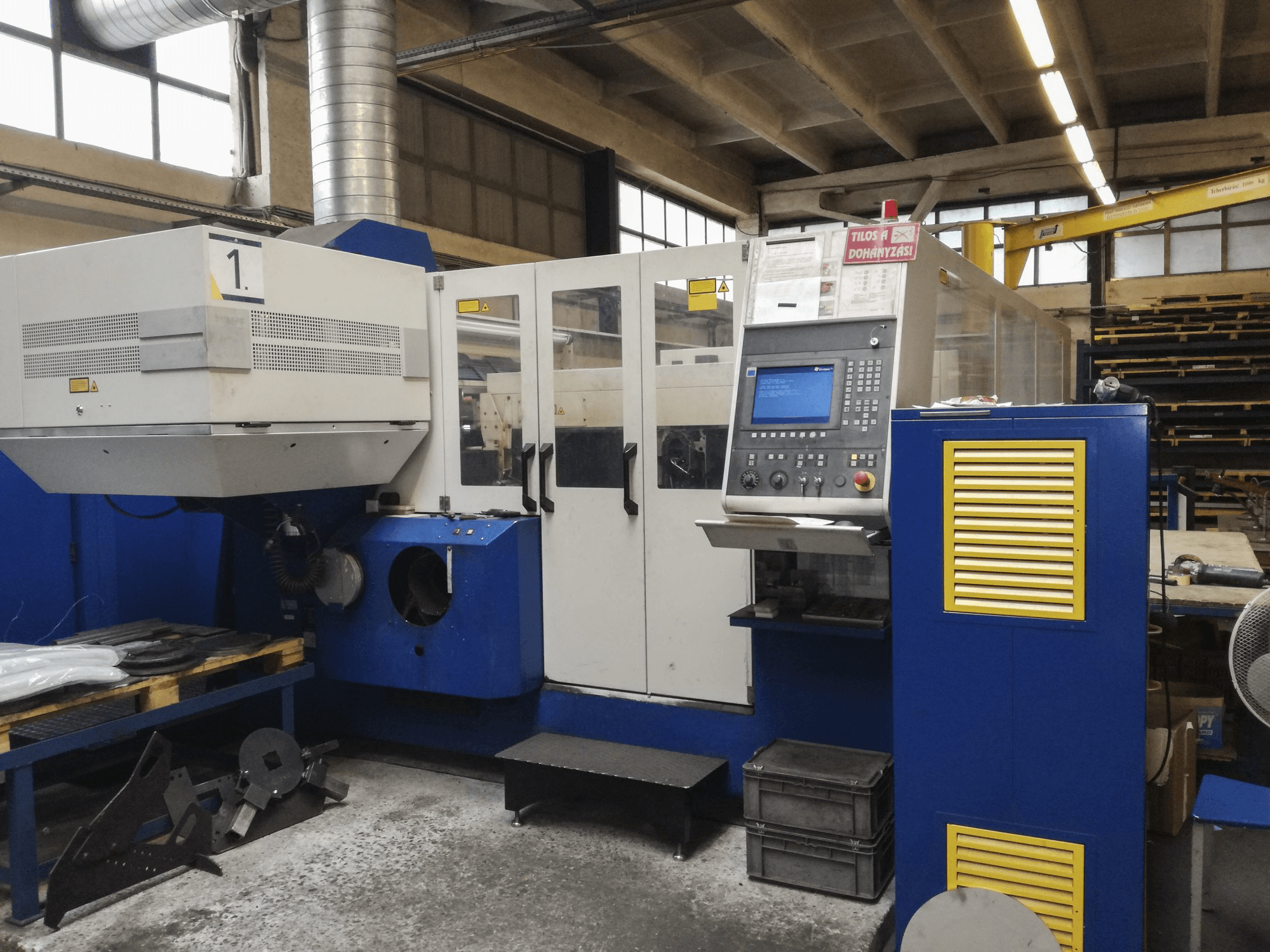 Vista lato destro della macchina Trumpf TruLaser L3030