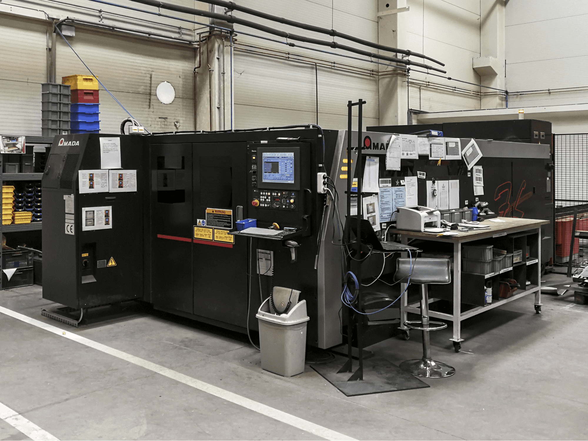 Vista lato destro della macchina AMADA LCG-3015 AJ