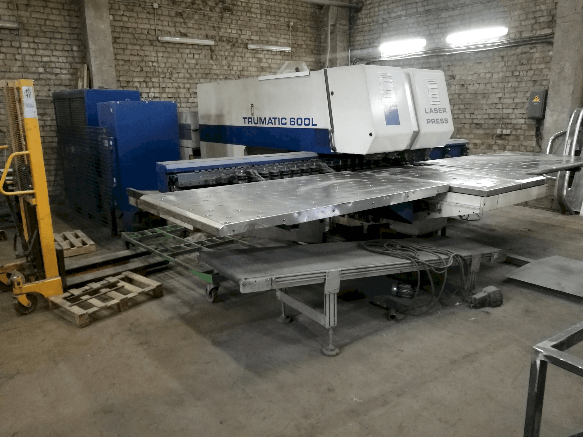 Vista frontale della macchina Trumpf Trumatic 600L