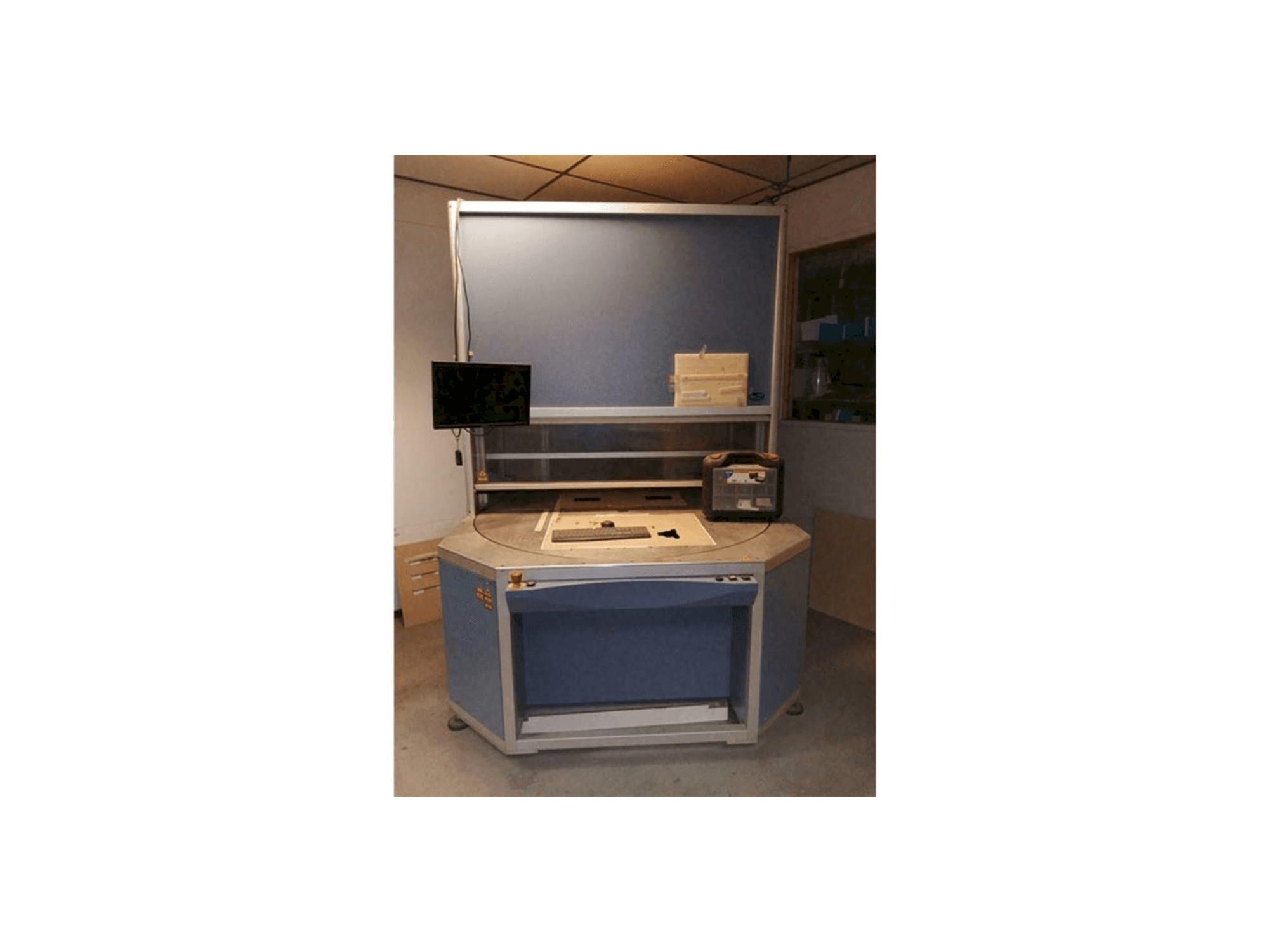 Vista frontale della macchina SEI Laser INFINITY 5070